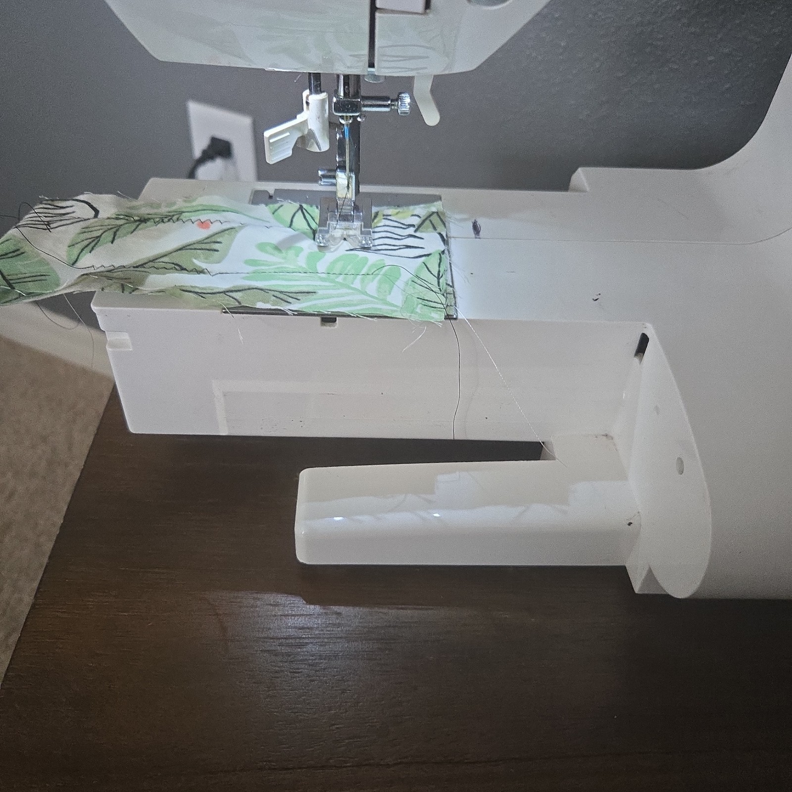 Singer Computerized Sewing Machine Tray Missing Cover Works Great
