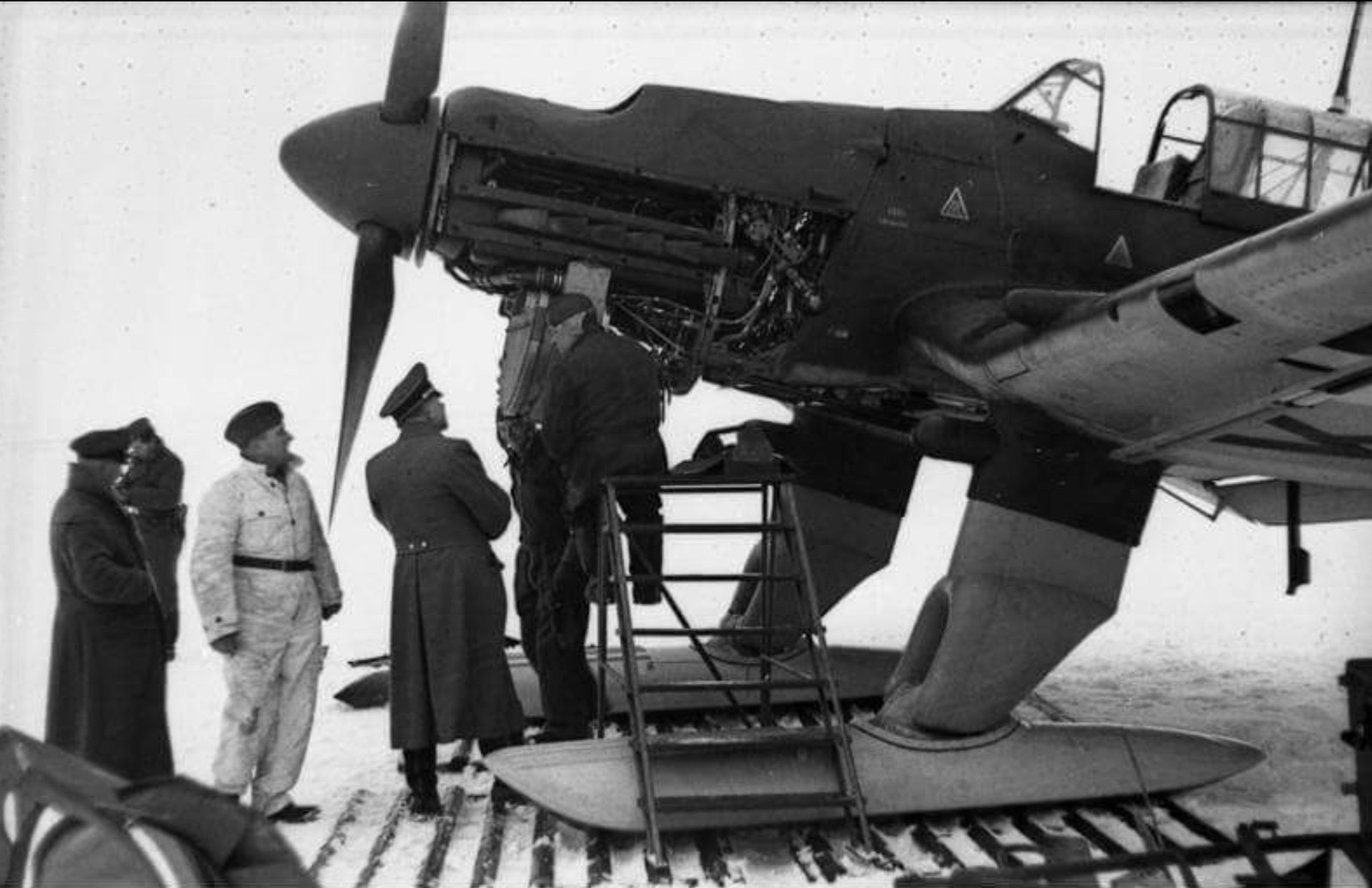 WW2 Photo WWII  German Luftwaffe Ju87 Stuka on Ski's 1941  World War Two /6153