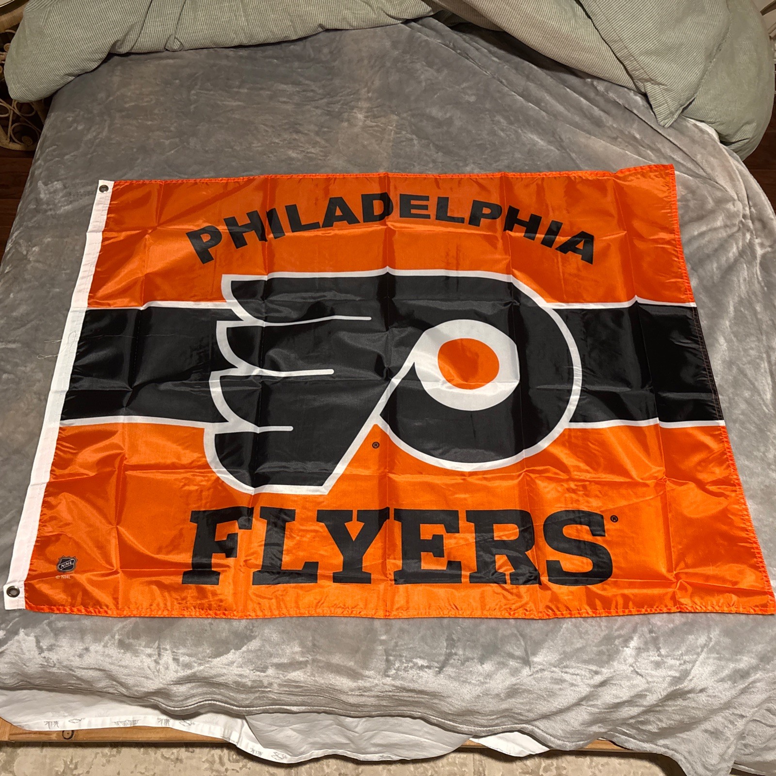 PHILADELPHIA FLYERS 36”X47” FLAG/BANNER , MAN CAVE—2 Grommets