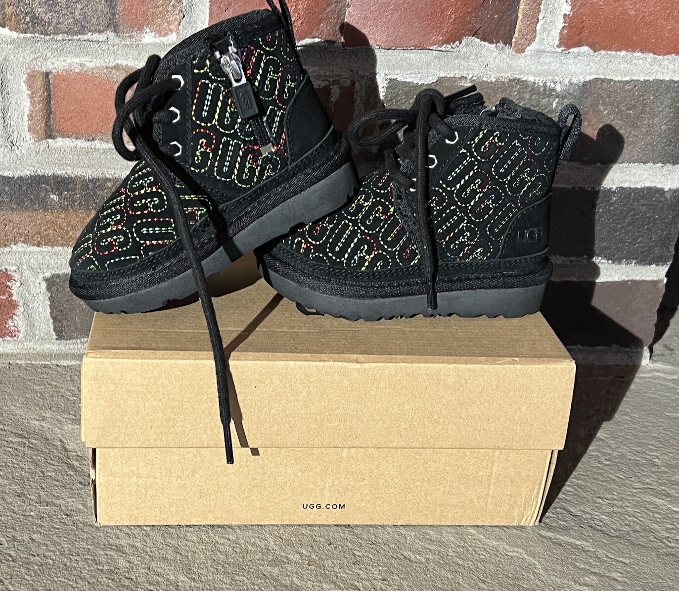 Uggs T Neumel II