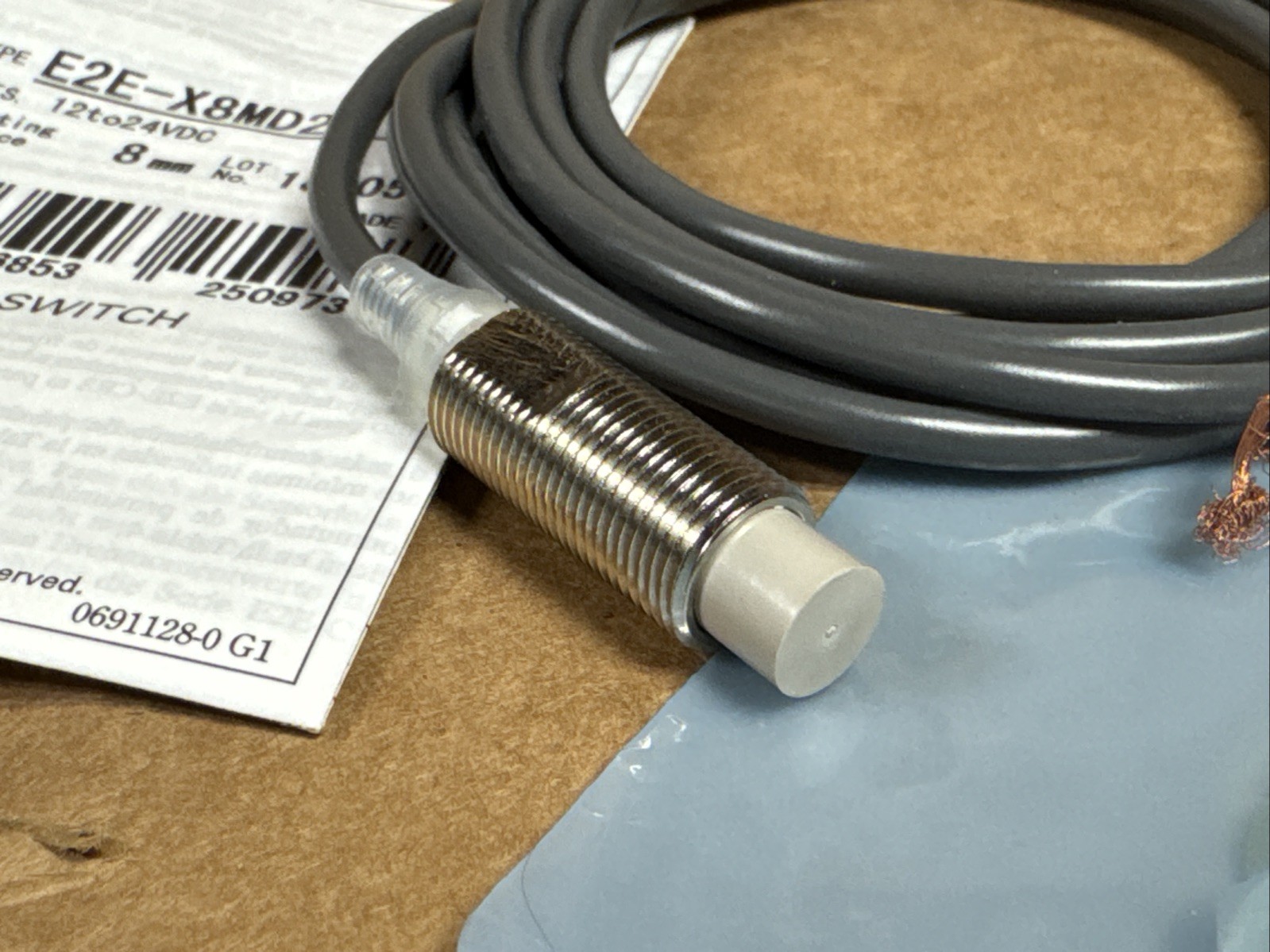 NEW Omron E2E-X8MD2 Proximity Switch Sensor WARRANTY FAST SHIPPING