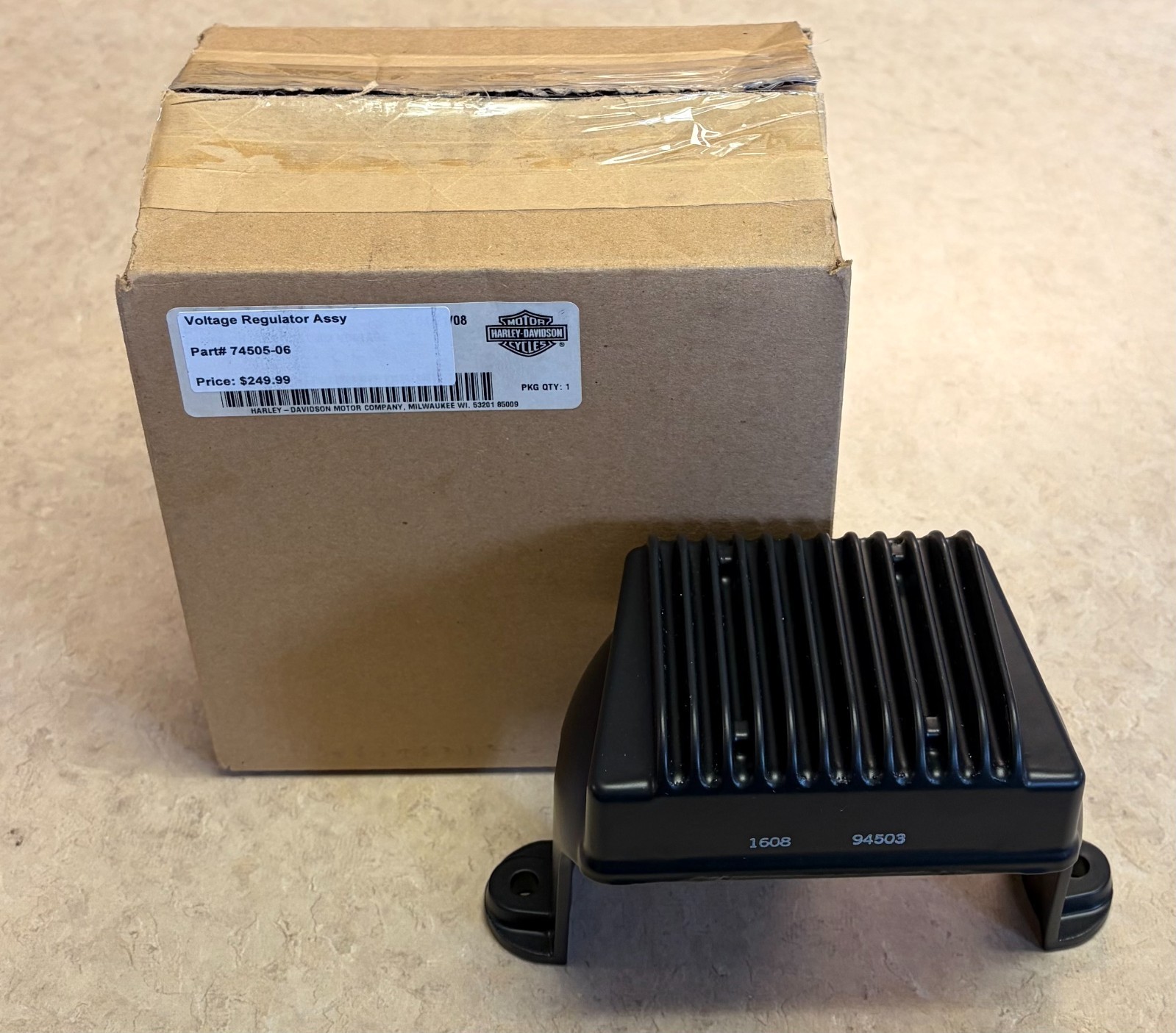 New OEM Harley-Davidson Voltage Regulator Assembly 74505-06