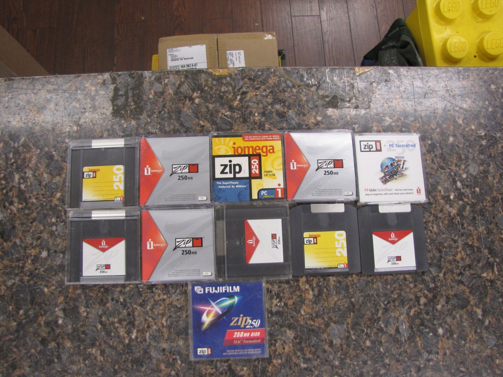 Mix Lot of (11) Vintage Iomega Fujifilm Zip Disks 250MB PC Formatted 250 MB