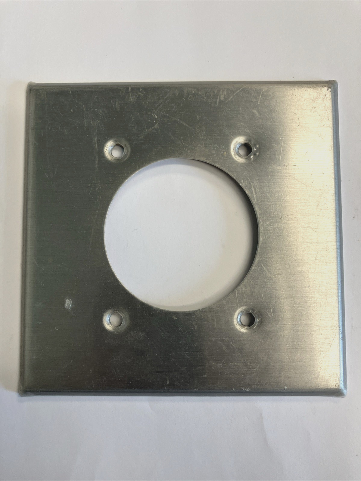 LEVITON 83026 2-GANG SINGLE OUTLET WALLPLATE ALUMINUM 2-1/16" HOLE