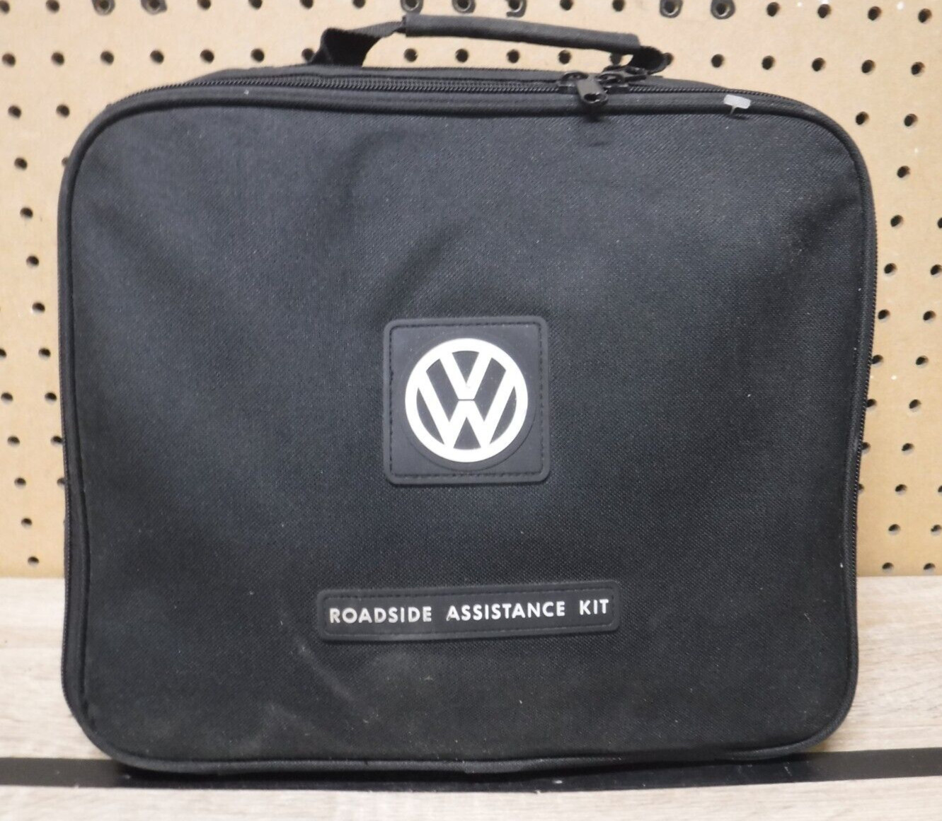 OEM VW Volkswagen Genuine Roadside Assistance Kit 000093059D * PRE OWNED *