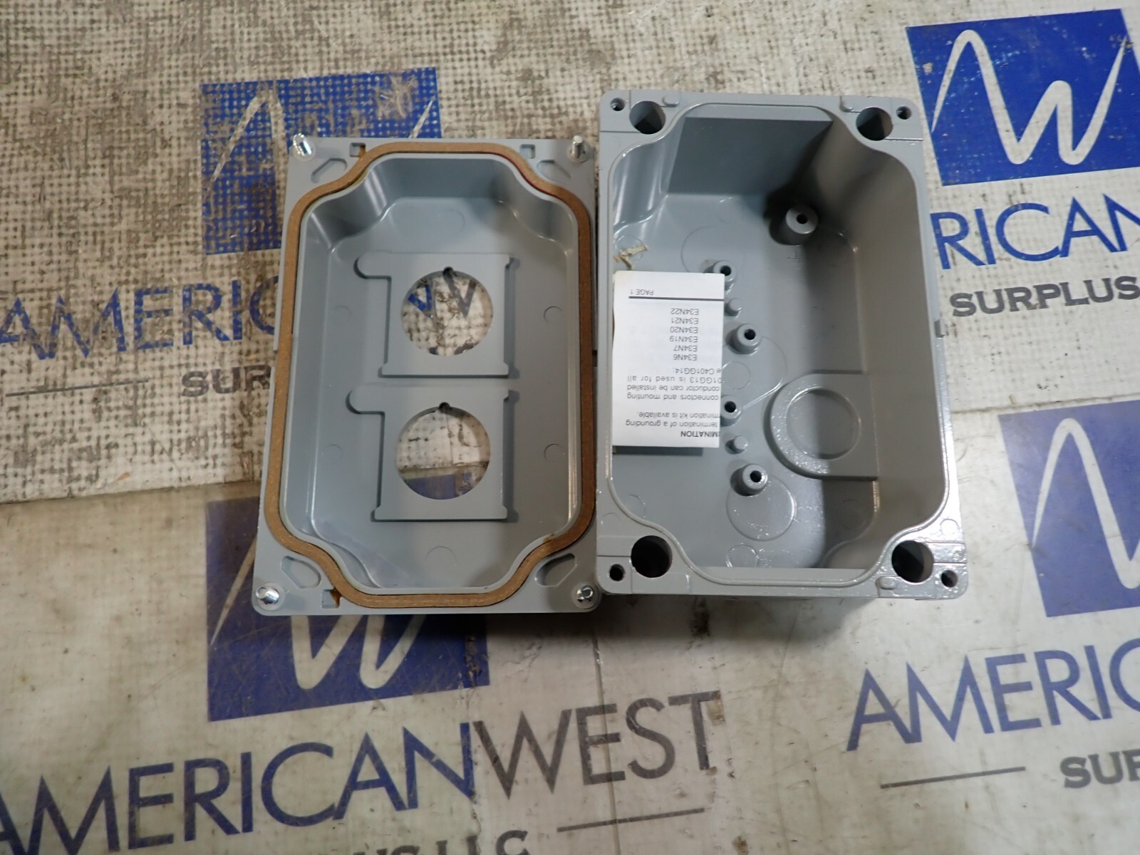 New Surplus Cutler Hammer 10250T E34 2 Hole Pushbutton Control Station Enclosure