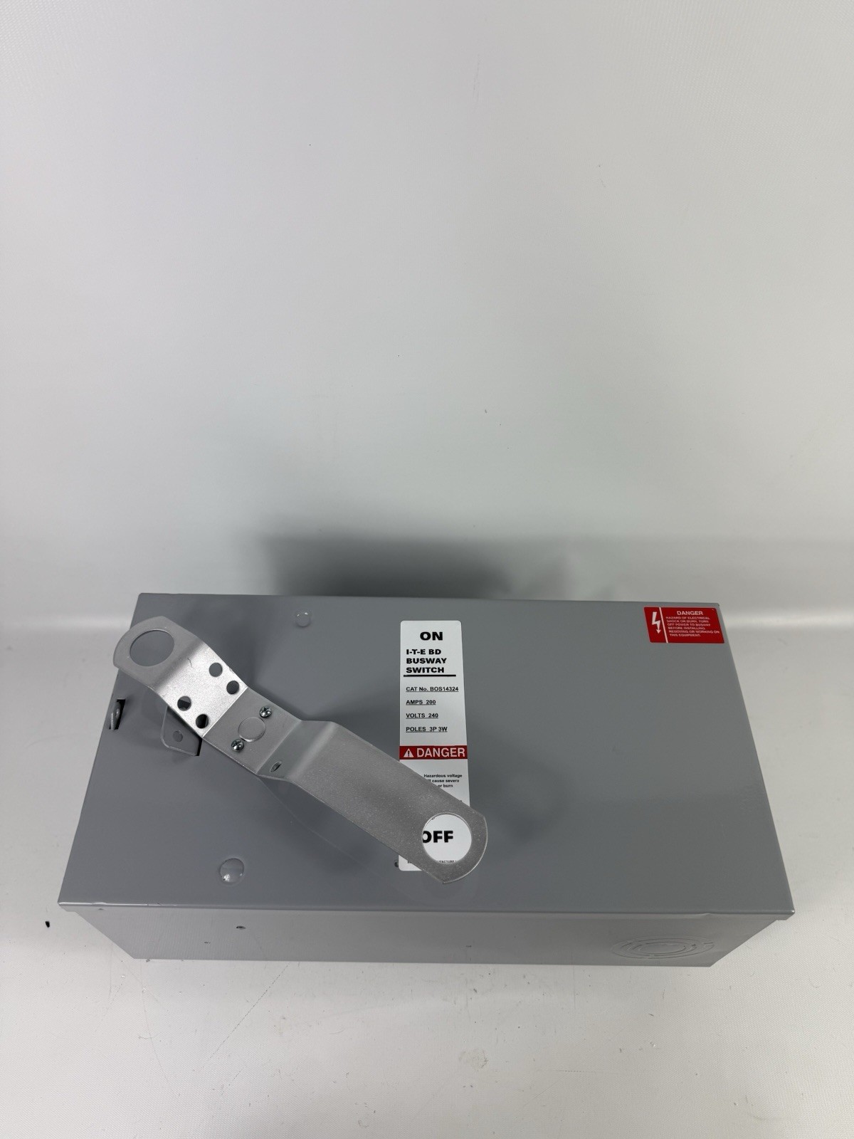 Siemens  BOS14324, 200 AMP,  240 VOLT, 3P, 3W, FUSIBLE, BD Switch buss plug 200A