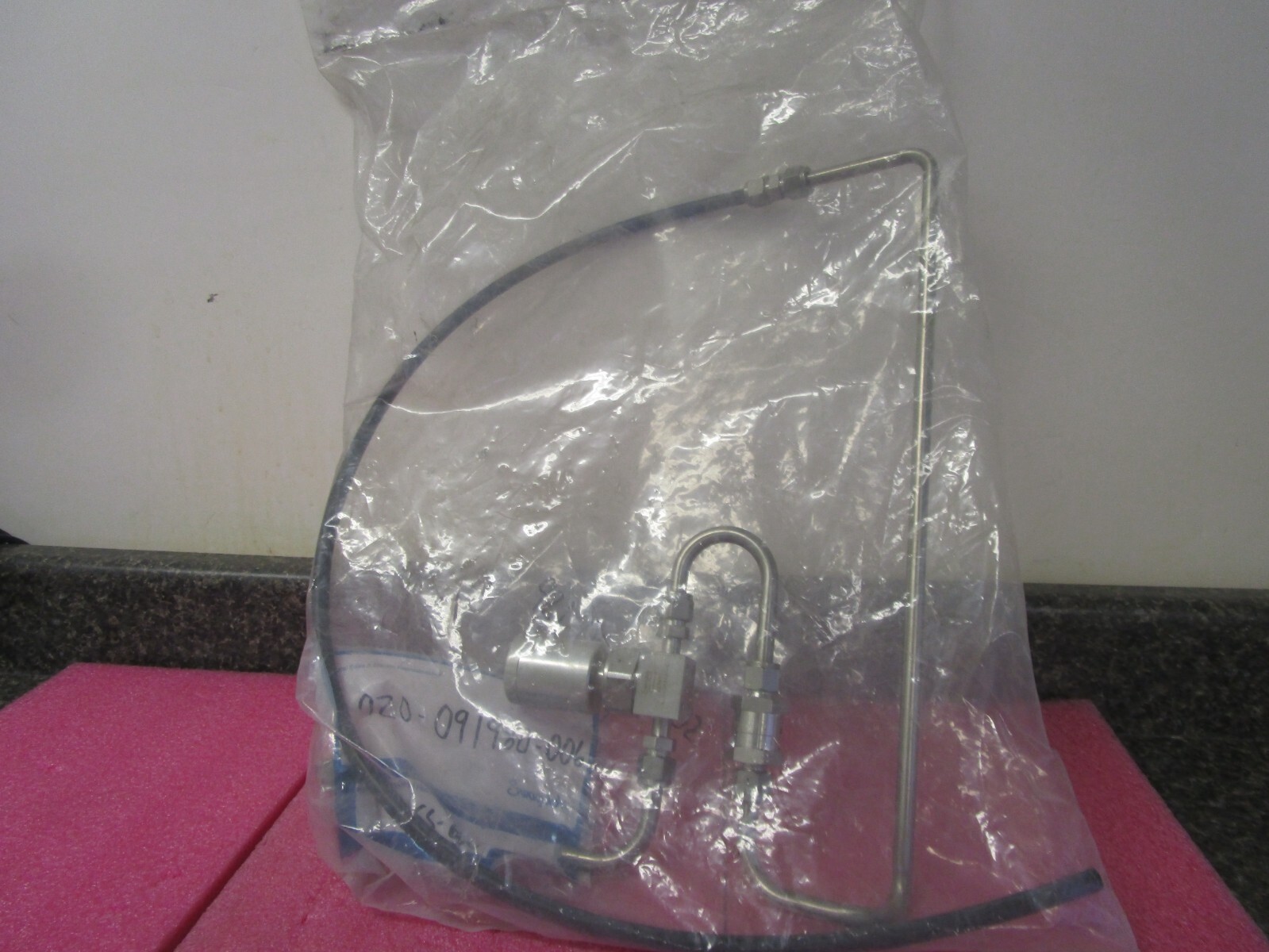 NEW Swagelok 6LV-DF8327-C Manifold Assy 853-056328-001 IS-110606A