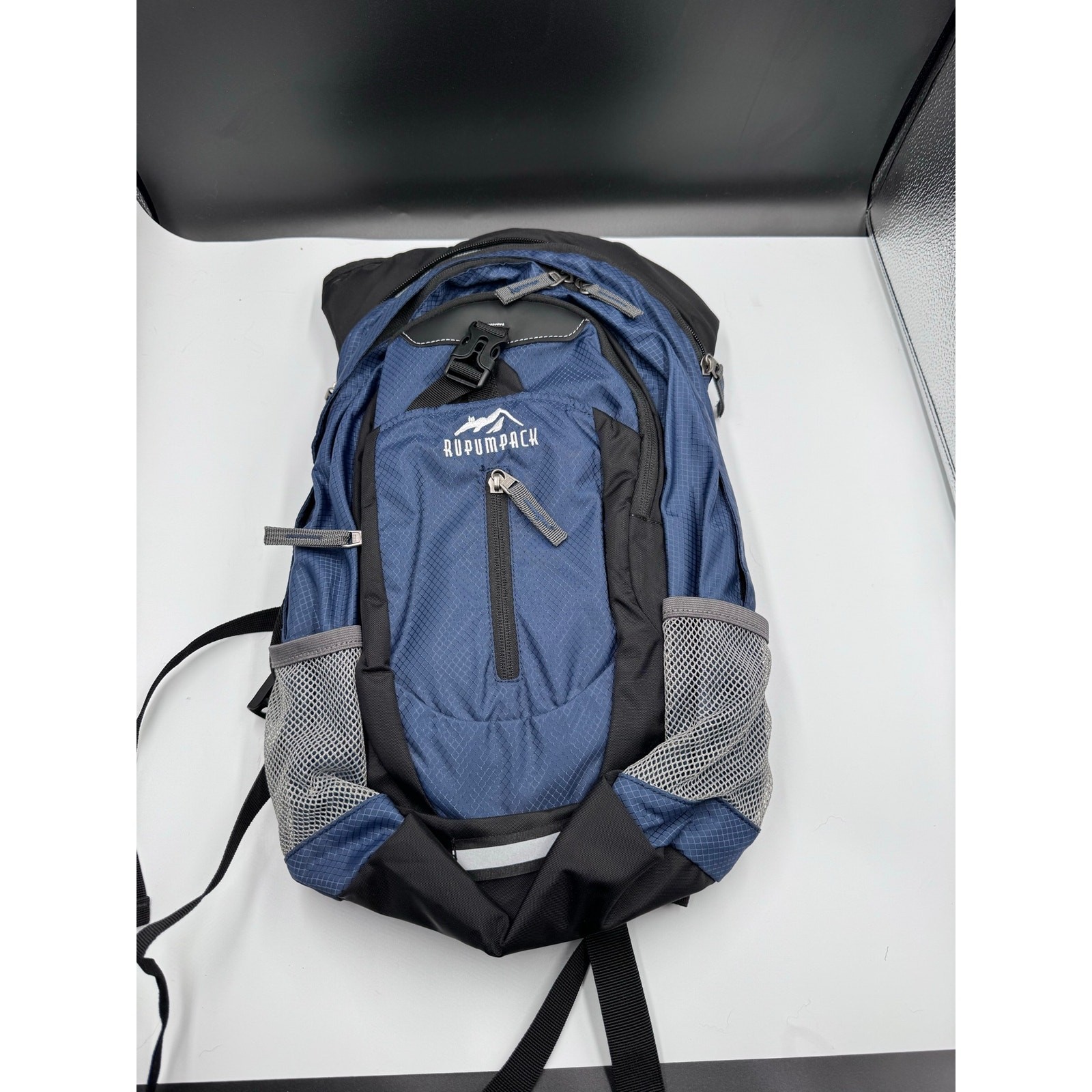 RUPUMPACK 18L Insulated Hydration Backpack Blue Daypack HikingRunning No Bladder