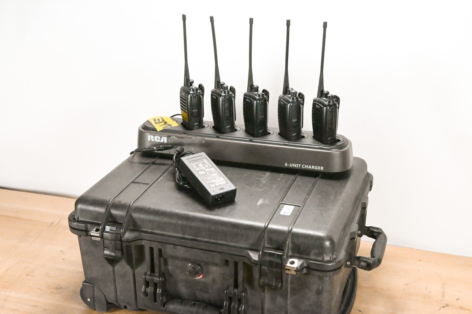 RCA BR250U Two-Way Radio 450-470MHz (5-Pack w/ Charger & Batteries) CG012XS