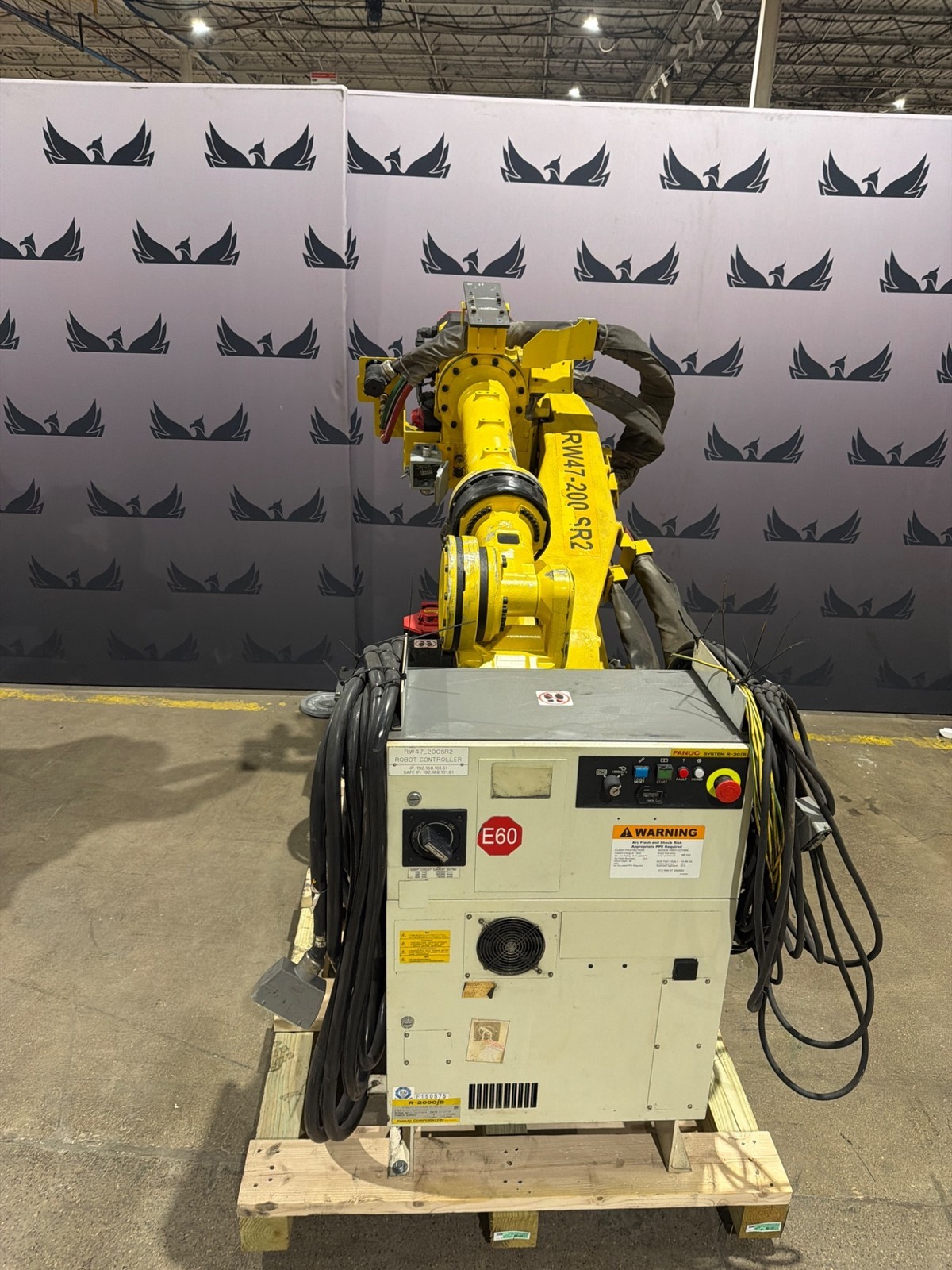 FANUC R‑2000iB/210F Complete w/ R‑30iB Controller USED
