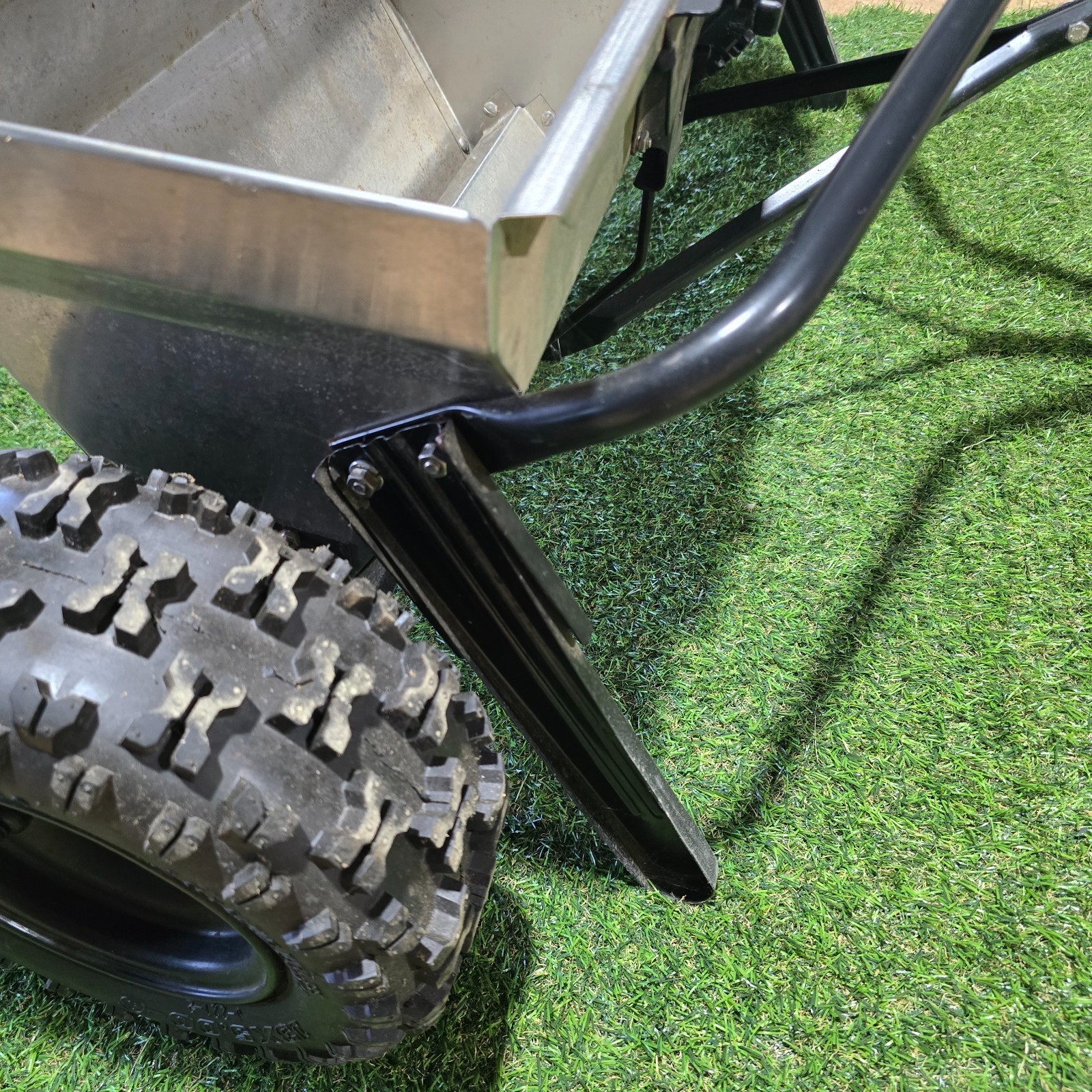 Meyer Walk Behind Hotshot-100 Drop Spreader