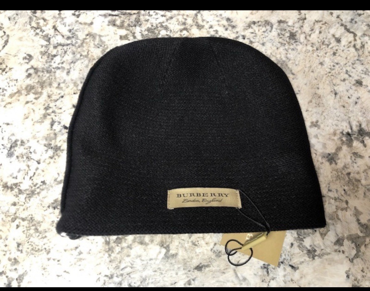 Burberry Unisex Black Hat Beanie-Stylish Winter Knit Cap