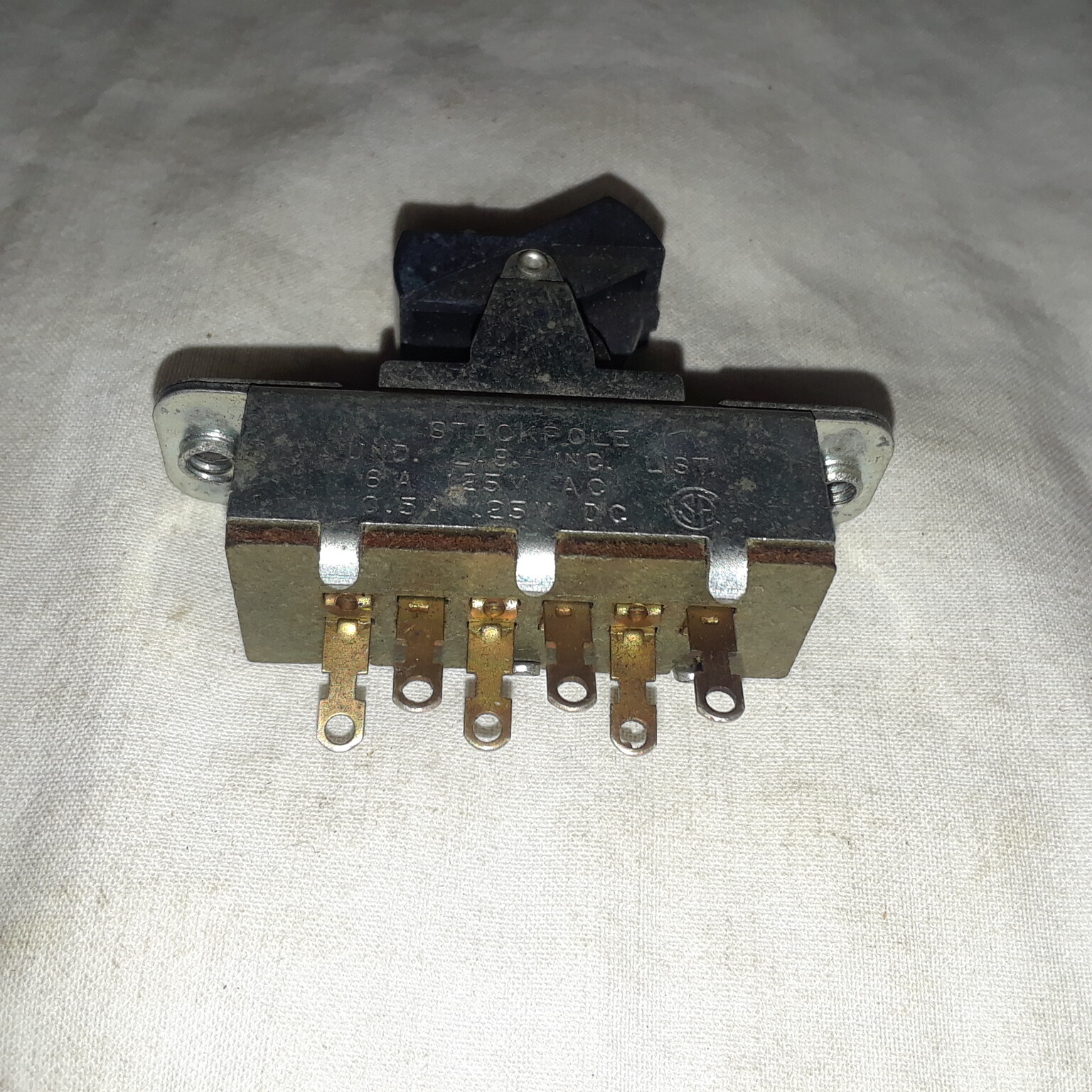 STACKPOLE 6A 125V AC 0.5A 125V DC DPDT SPRING RETURN