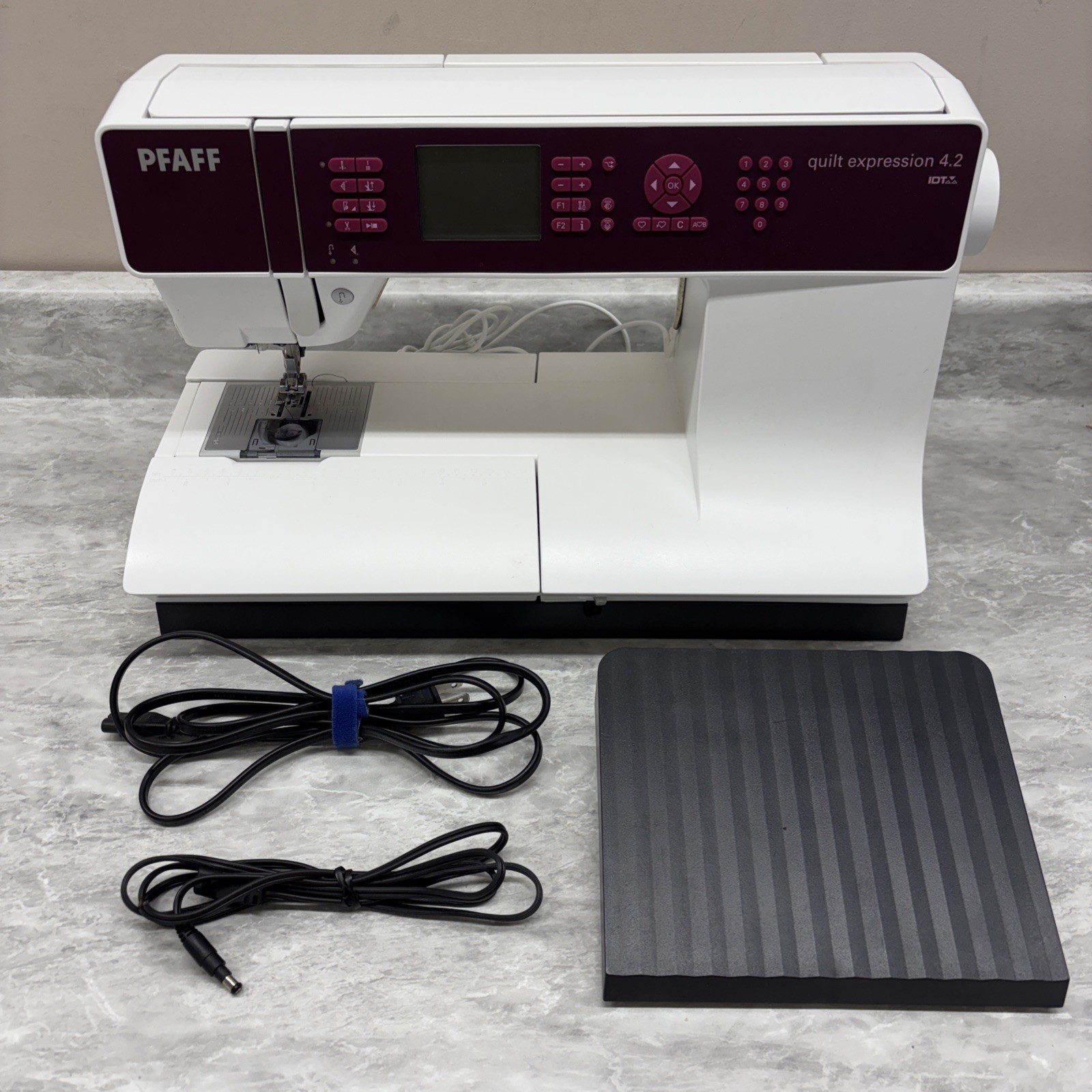 Pfaff Quilt Expression 4.2 PLEASE READ CONDITION DESCRIPTION