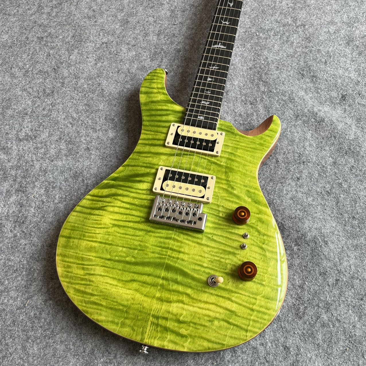 24 Frets Electric Guitar Green Maple Top Tremolo Bridge Chrome Hardware