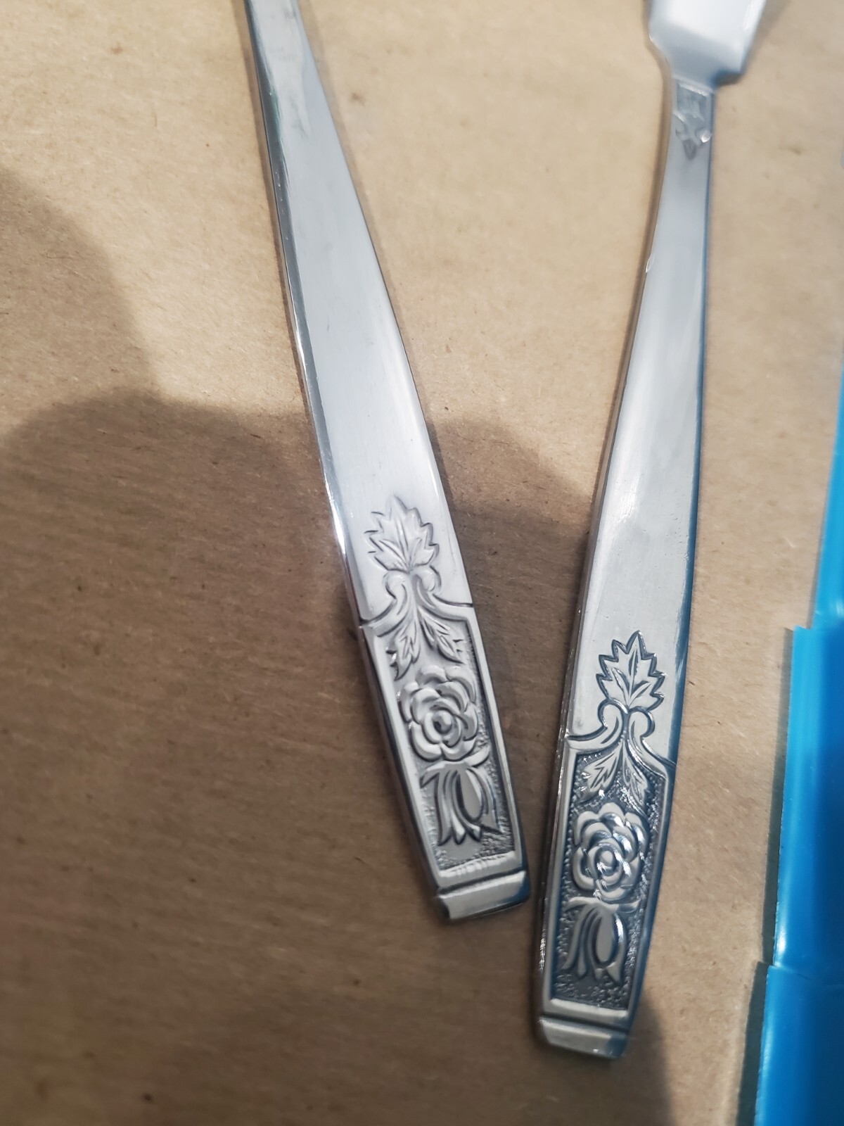 Crown One Young Rose 50 Piece Flatware