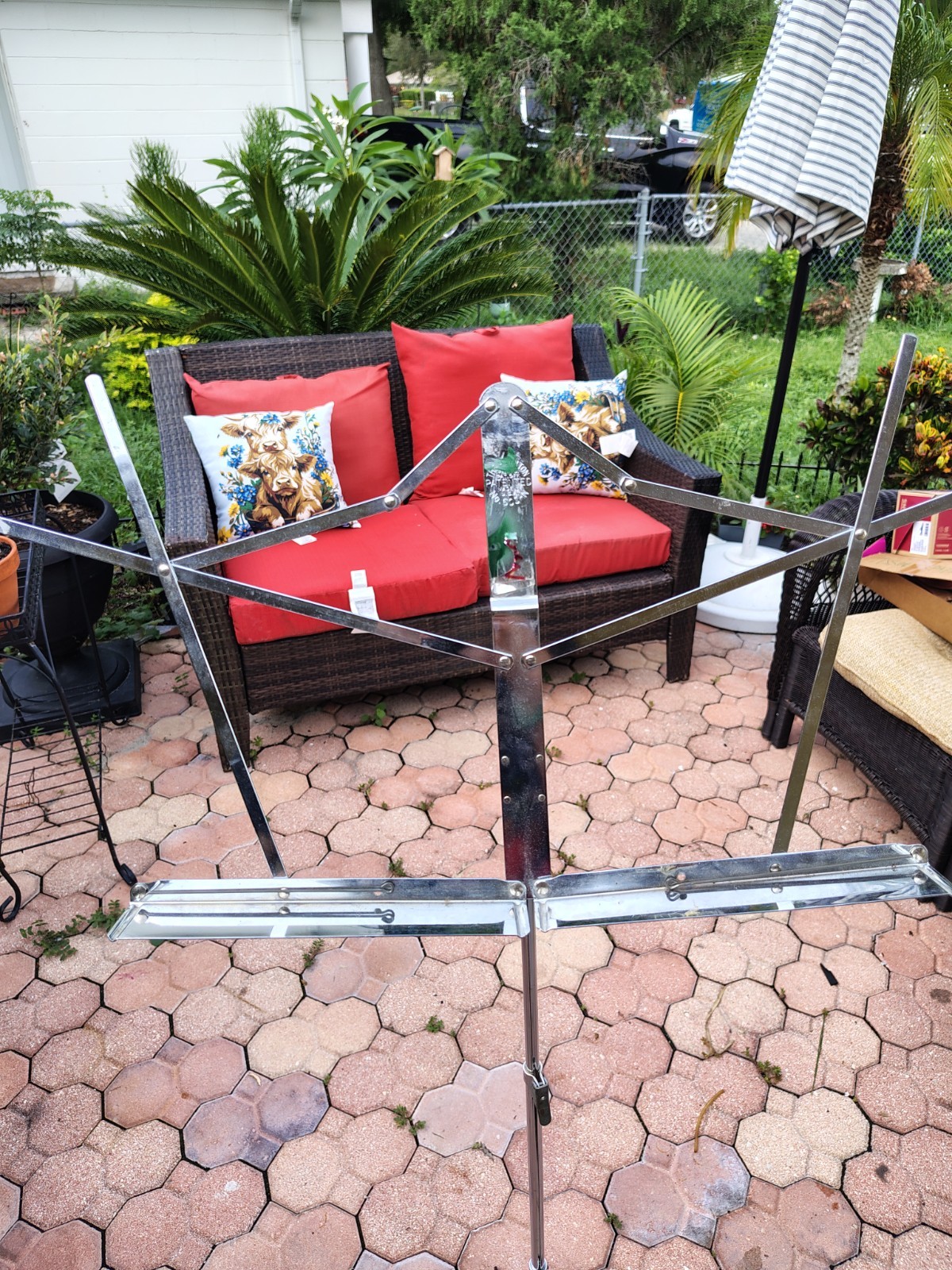 The Hamlinton Folding Adjustable Music Stand
