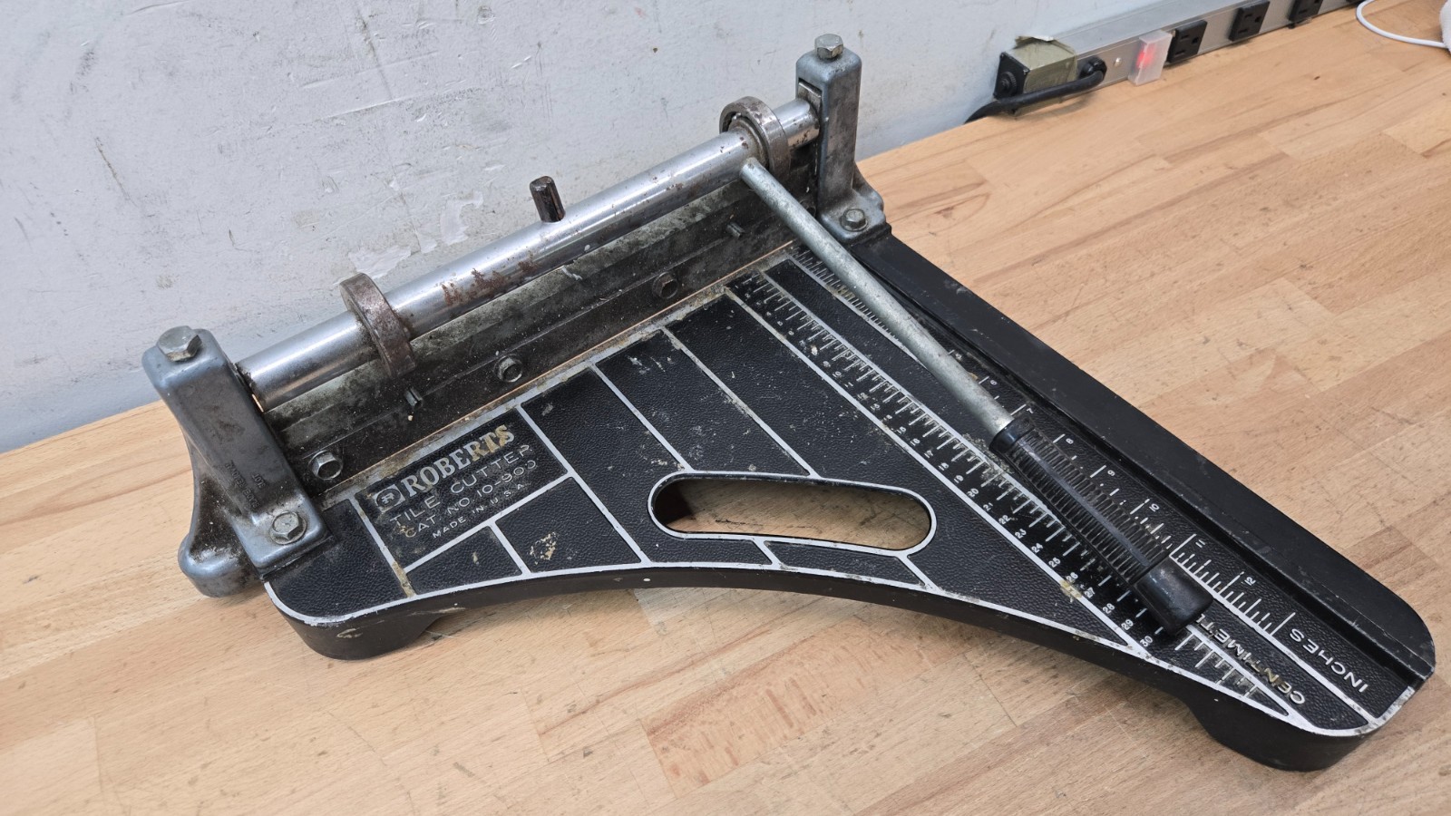 ROBERTS 10-900 Vinyl Tile Cutter 12"  USED
