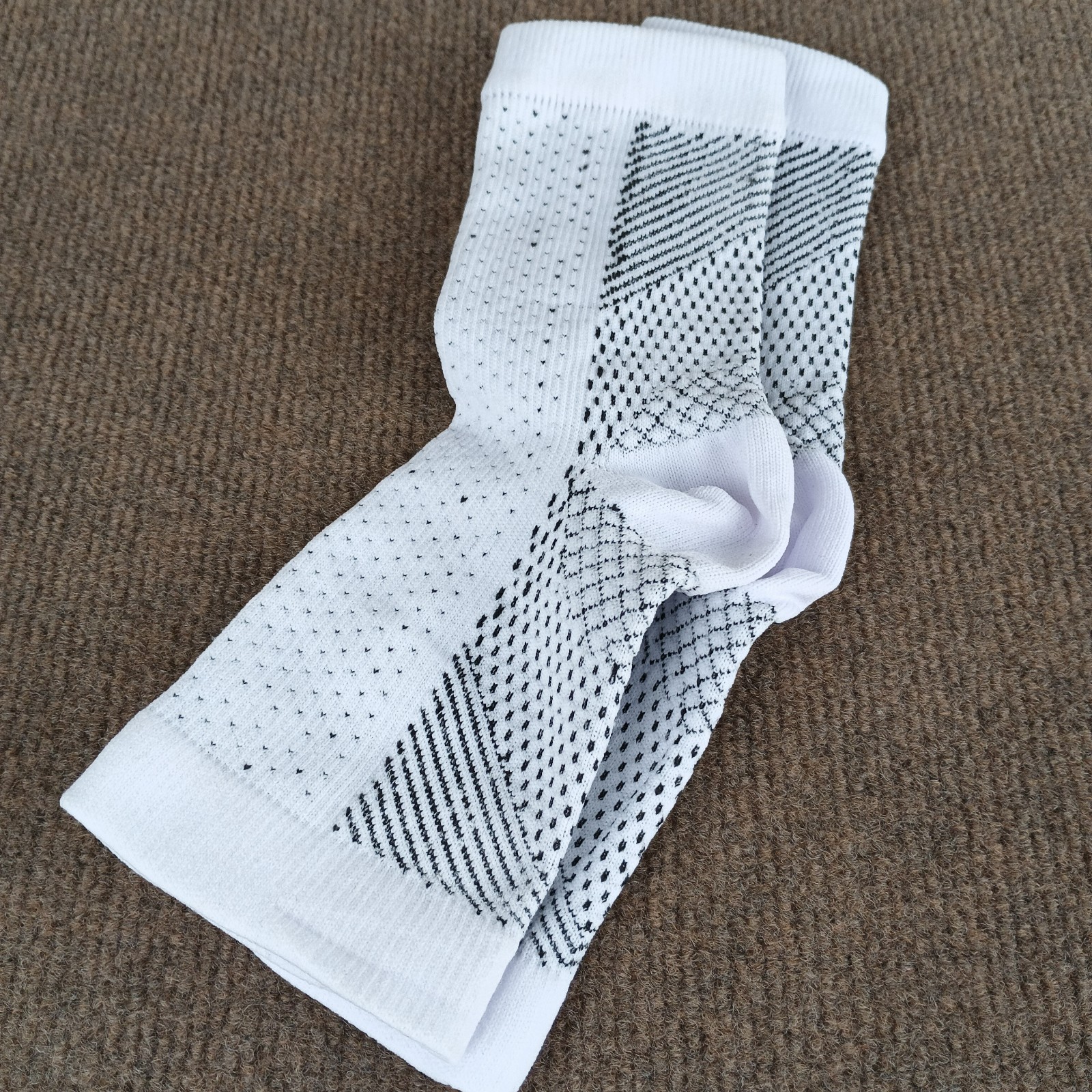SoothRelieve Compression Socks Medium Toeless Ankle Socks 2 Pairs