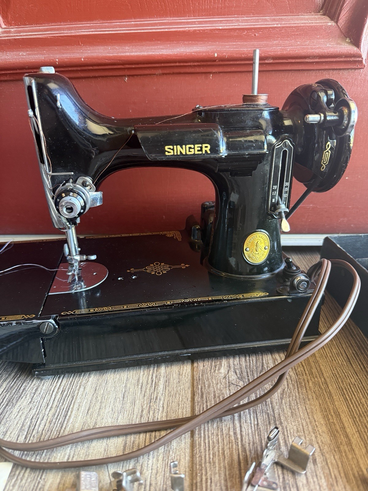 SINGER 221-1 Portable Electric Sewing Machine w/ Foot Control Case & Attachments