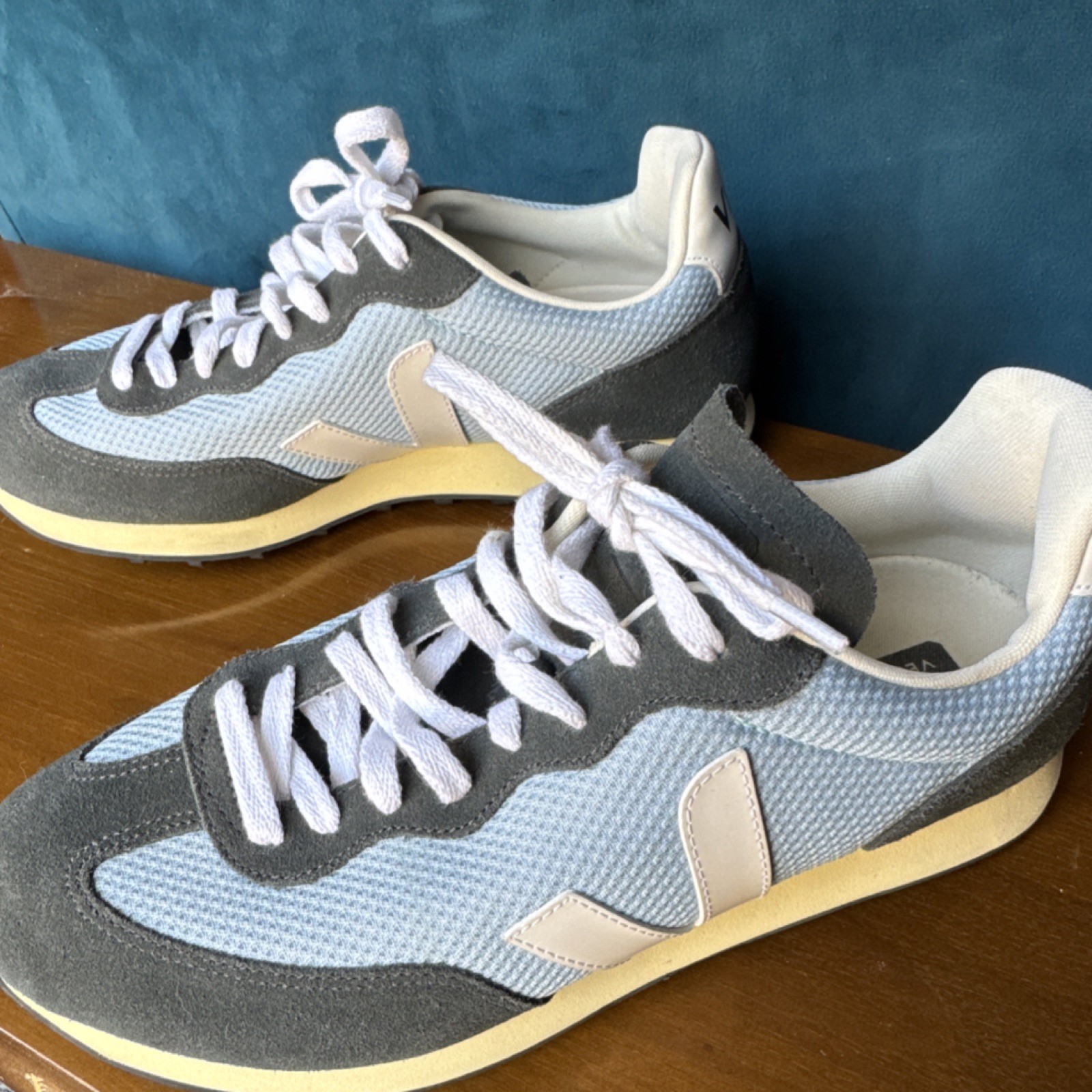 Veja Men's Mesh Suede Running Fitness Sneakers Blue Gray White Lace-Up Low Top