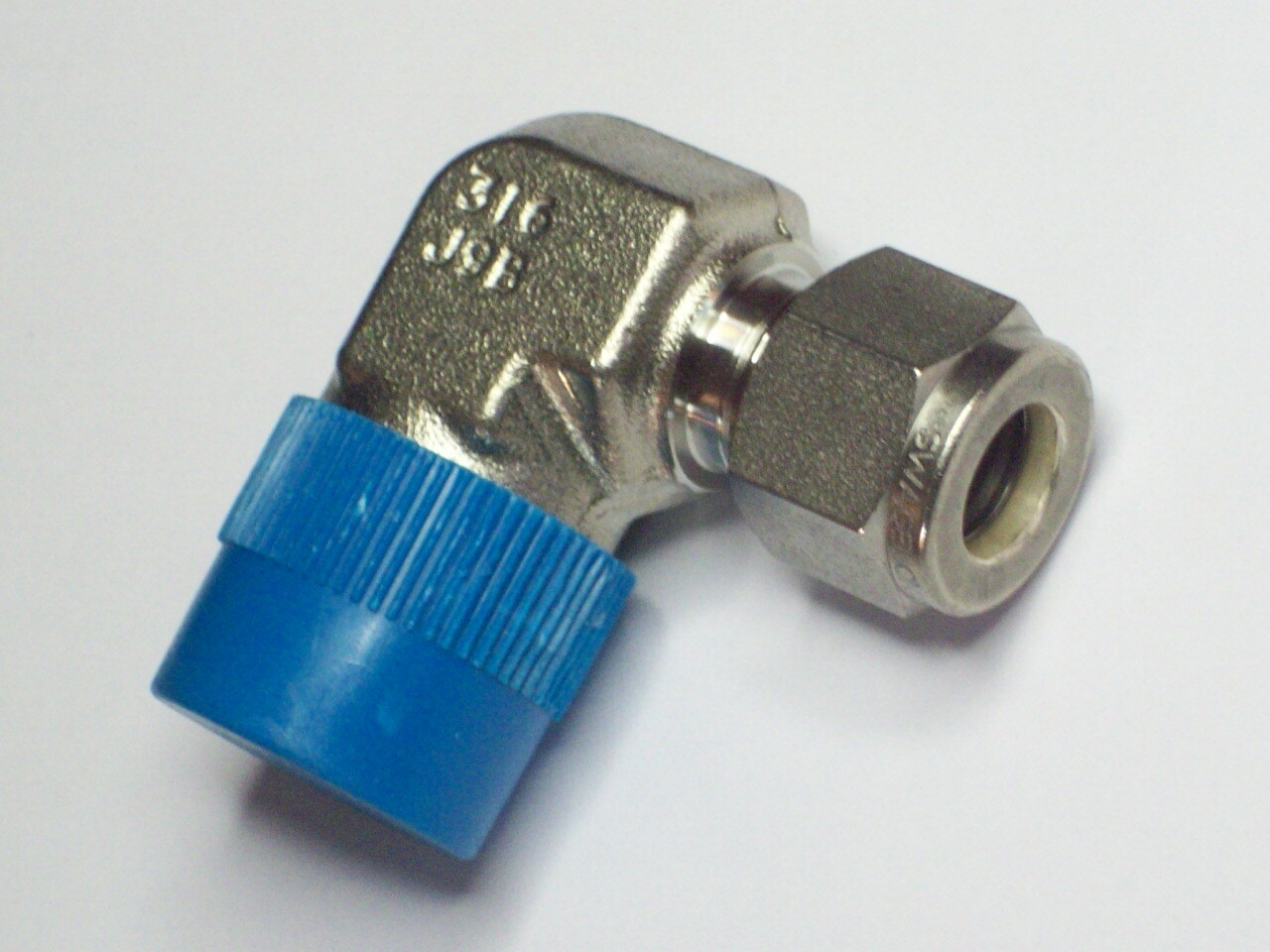 1- Swagelok Stainless Steel Elbow Fitting, 3/8" Tube x 1/2" Male NPT, SS-600-2-8