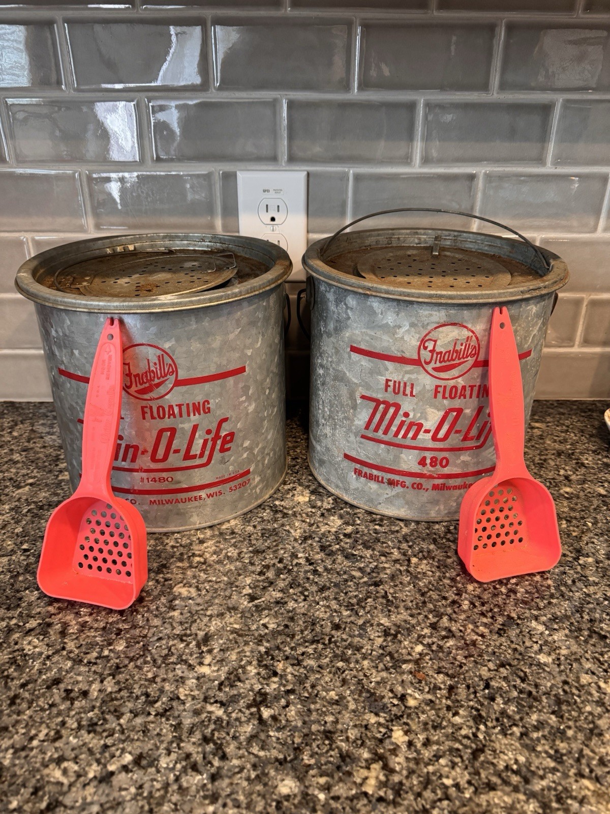 (2) Vintage FRABILL'S Full Floating MIN-O-LIFE Minnow Bucket #1480; #480 10QT