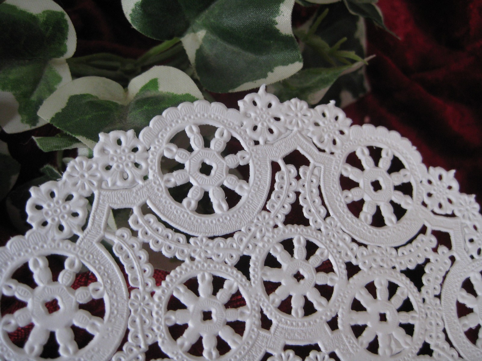20 pcs VTG 8" INCH ROUND OFF WHITE IVORY  PAPER SNOWFLAKE LACE DOILY CRAFT