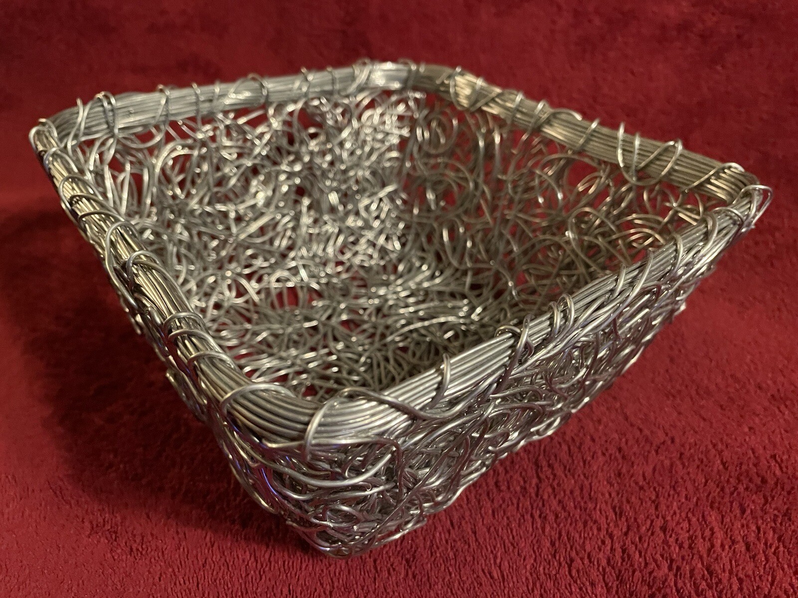 UNIQUE TWISTED METAL SILVER WIRE 8" BOHO STYLE BREAD / FRUIT BASKET