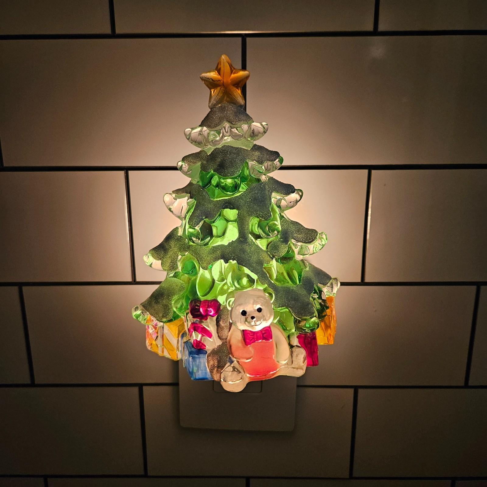 Vintage Hallmark Christmas Tree Night Light Teddy Bear Gifts Plug In Holiday