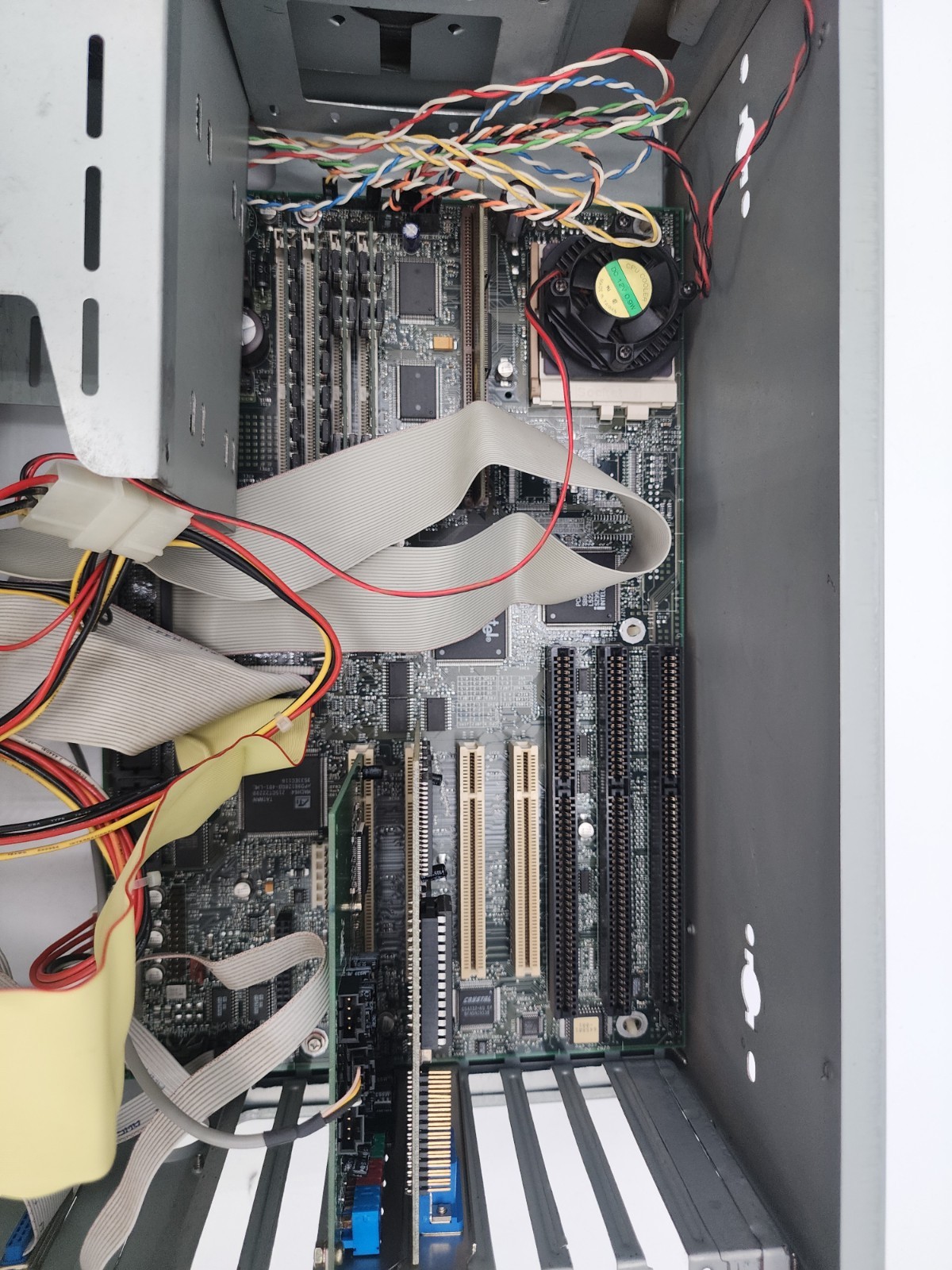 Vintage PC INTEL ADVANCED/AS (ATLANTIS) Pentium CPUSIS 6326 GPU 64MB RAM