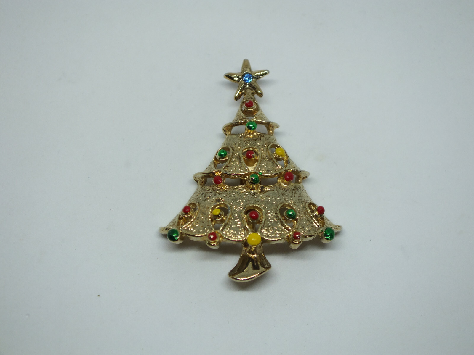 Beautiful Brooch Pin Christmas Tree Gold Tone Enamel Blue Rhinestone 2.25 x 1.75