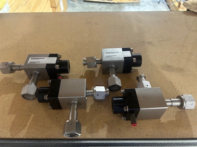 VACUUM ANGLE VALVE 1/2 VCR FEMALE CVM-RFRF-NCCV (4X)