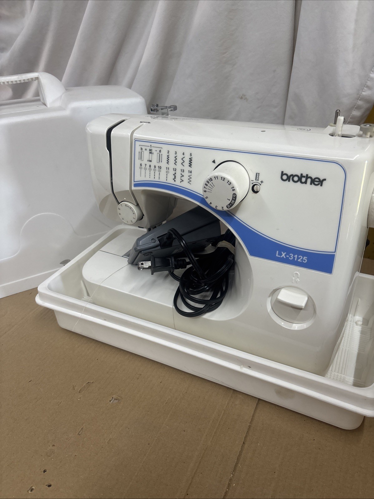 Brother Electric Sewing Machine LX-3125 White with Foot Pedal Works Great W Case