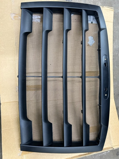 OEM Freightliner Cascadia 2018- Grille w/ Bug Screen & Hooks for winter front