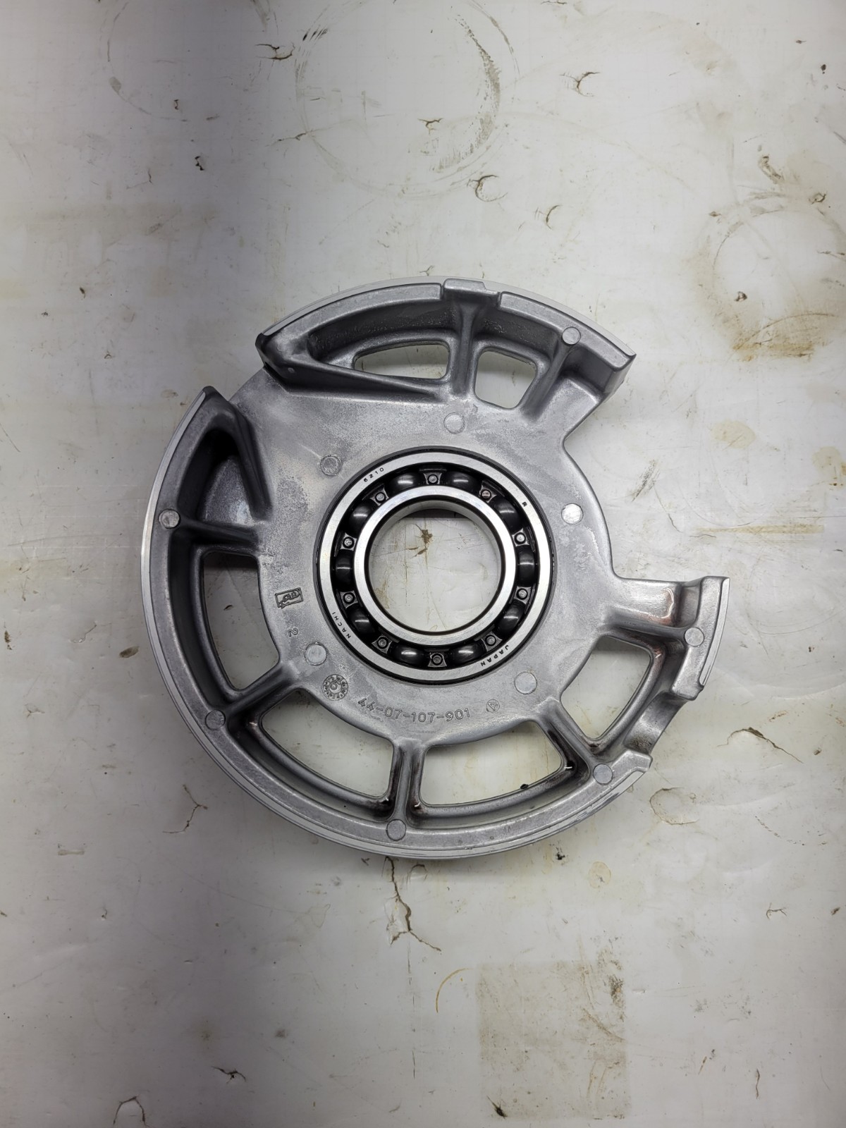 Ford F250 F350 96-97 Borg Warner 4407 Bearing Retainer Assembly 44-07-107-901