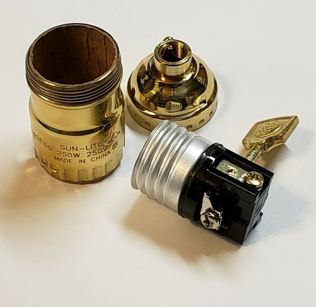 SOLID BRASS 3 WAY LAMP LIGHT SOCKET WITH UNO THREADS & DECORATIVE KEY 47644JB