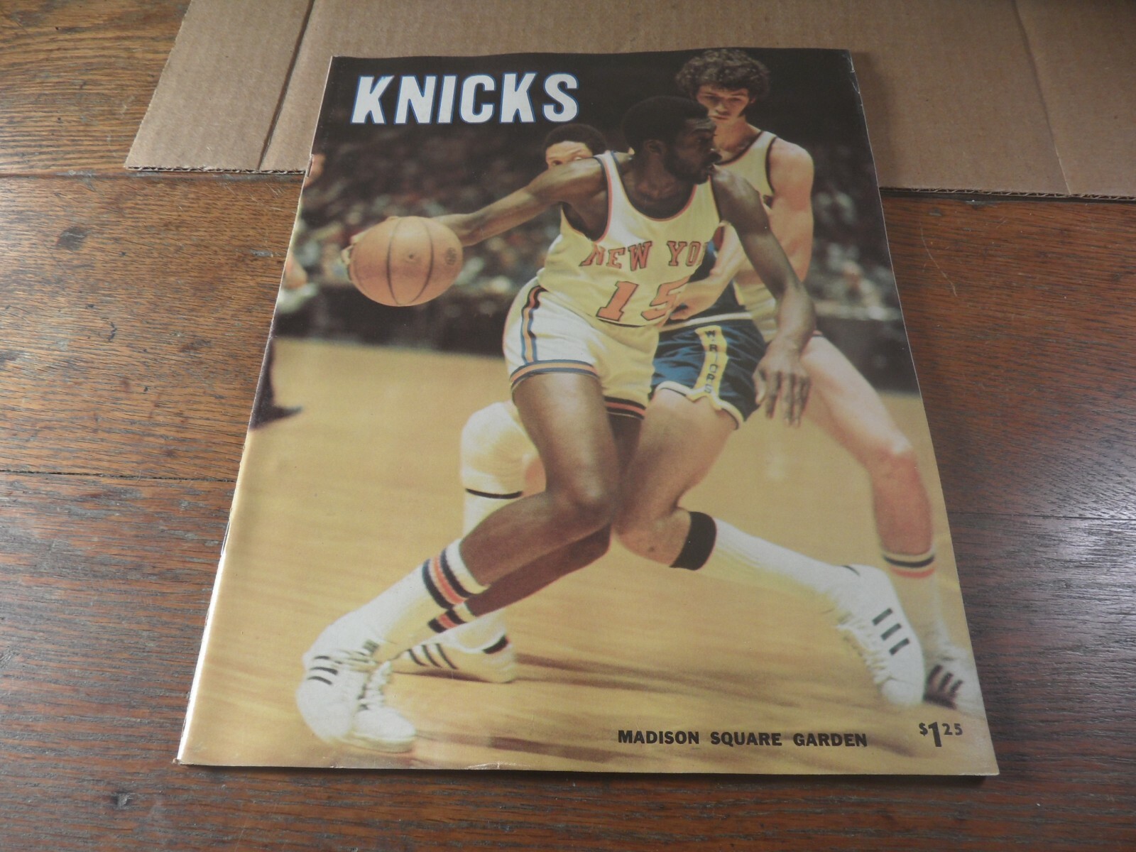 10-A KNICKS vs. Suns Basketball program Dec 30, 1975  Vol. 9, No. 2