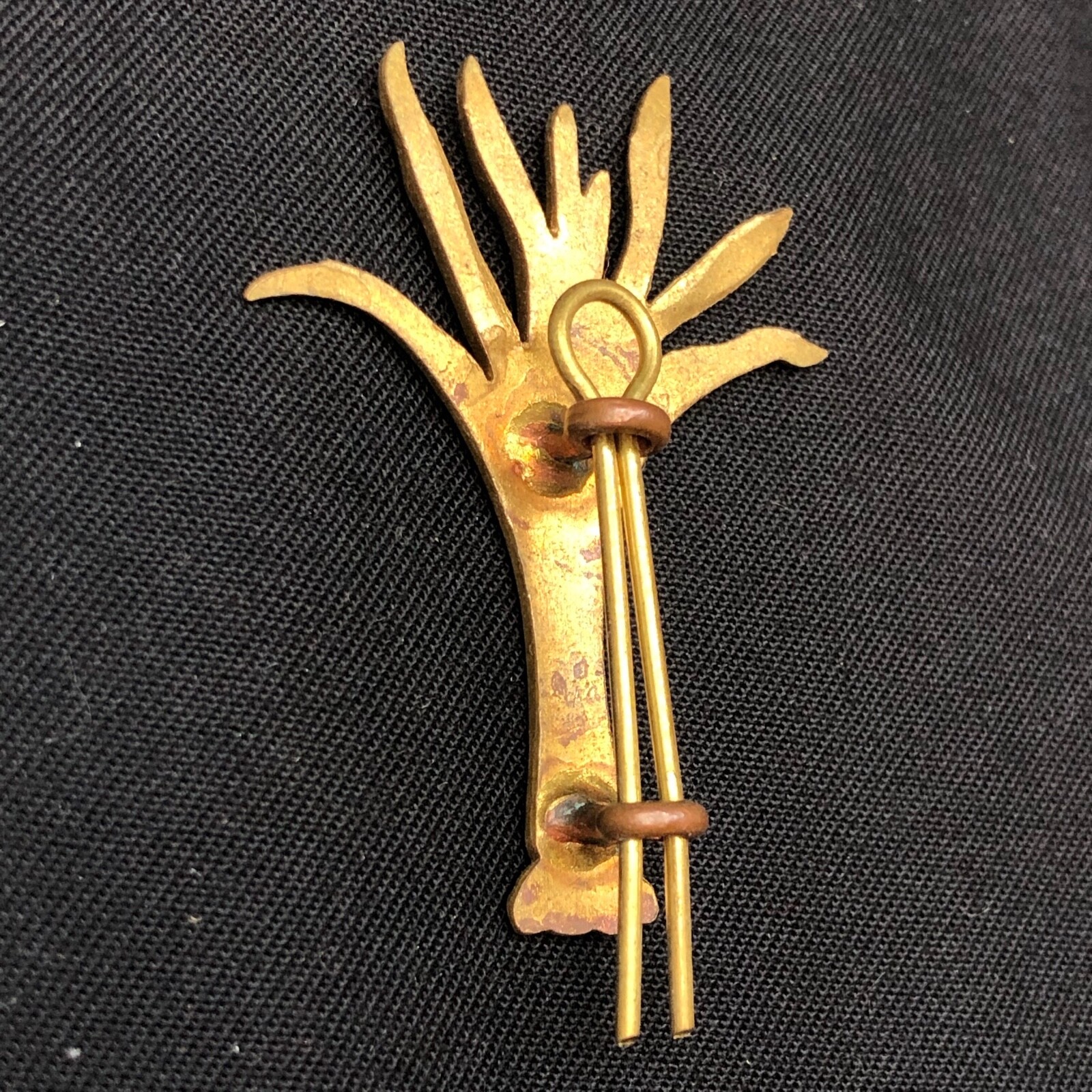 Original British Army WW1 / WW2 Welsh Guards Cap Badge