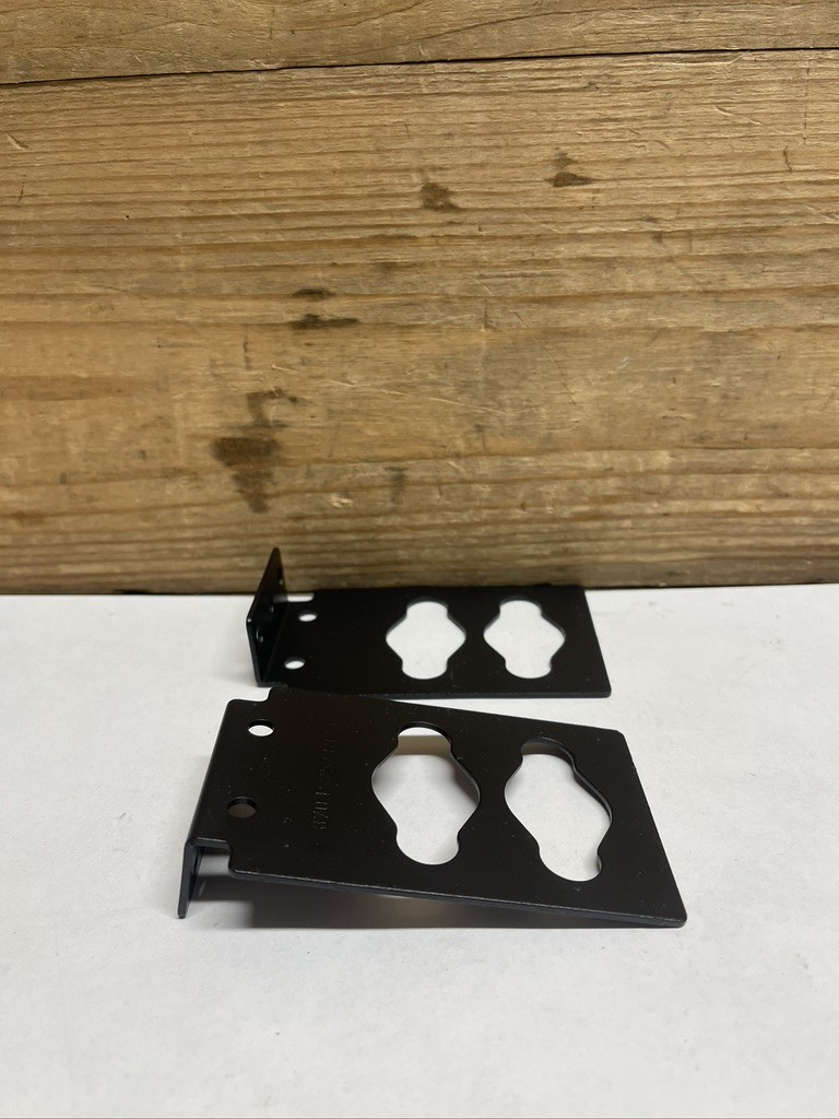 APC Schneider Electric Vertical PDU Mounting Bracket 870-15252 Lot of 2