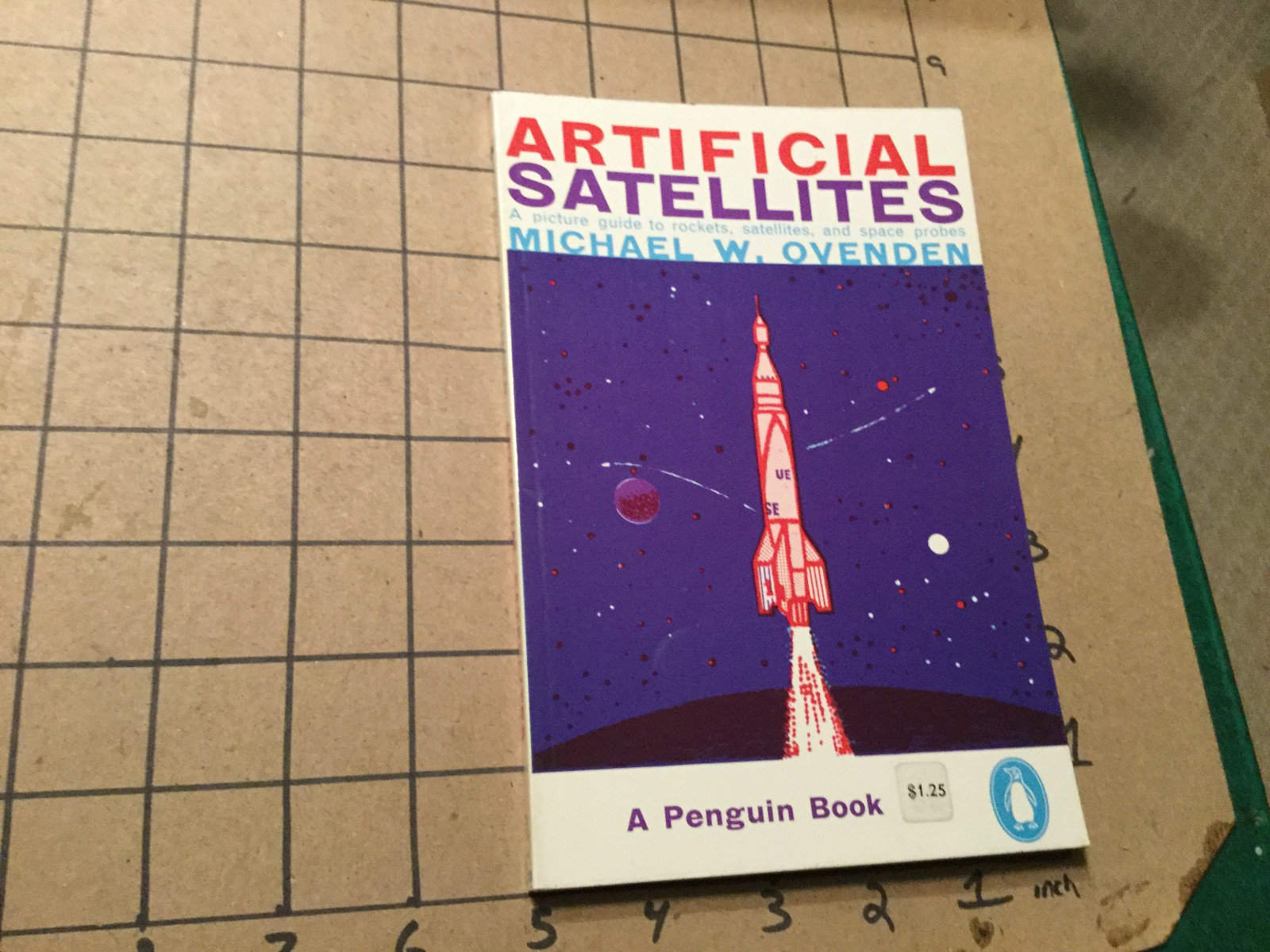 unread 1960 book ARTIFICIAL SATELLITES michael w ovenden Penguin 128pgs