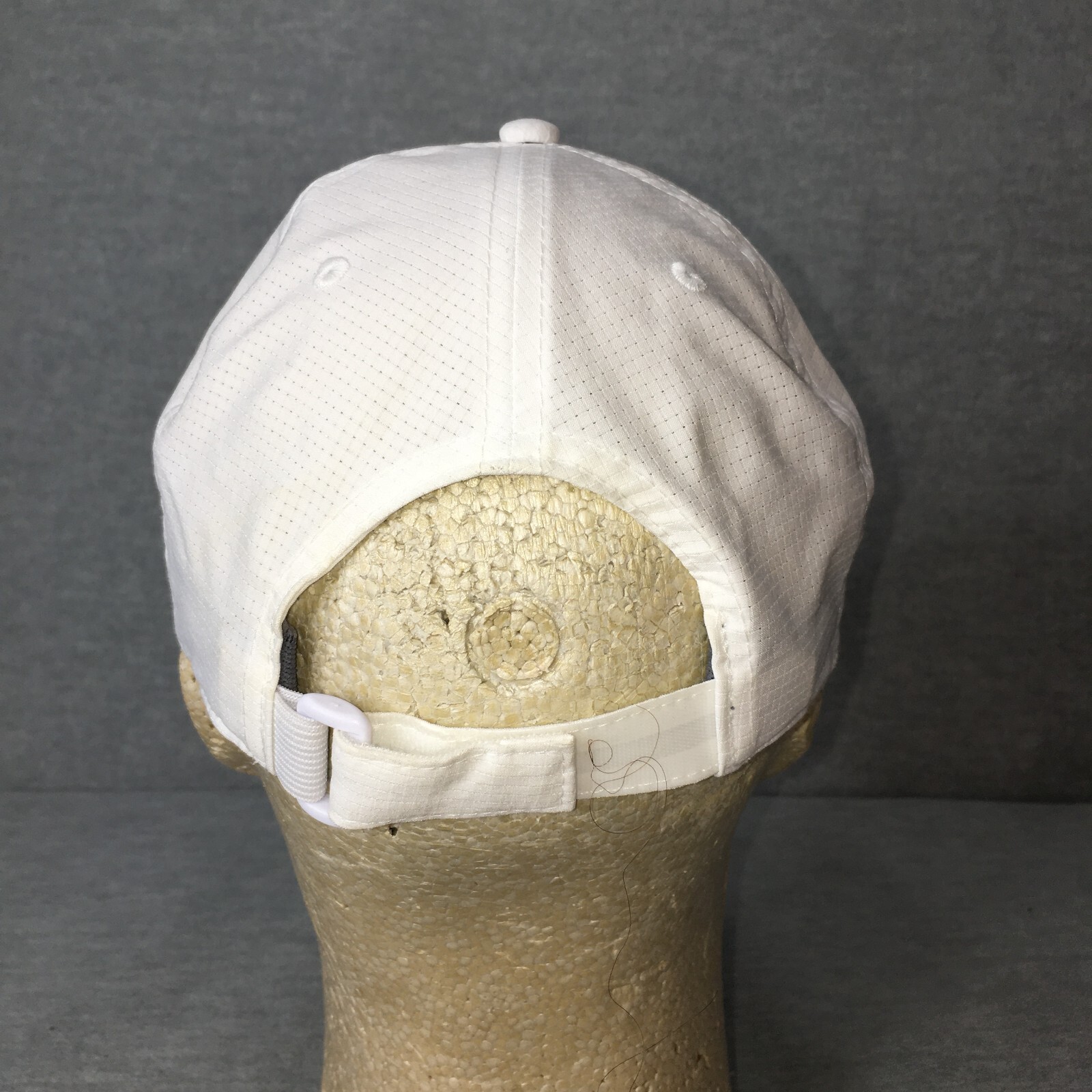 Under Armour Golf UA Microthread Hat Cap White Adjustable