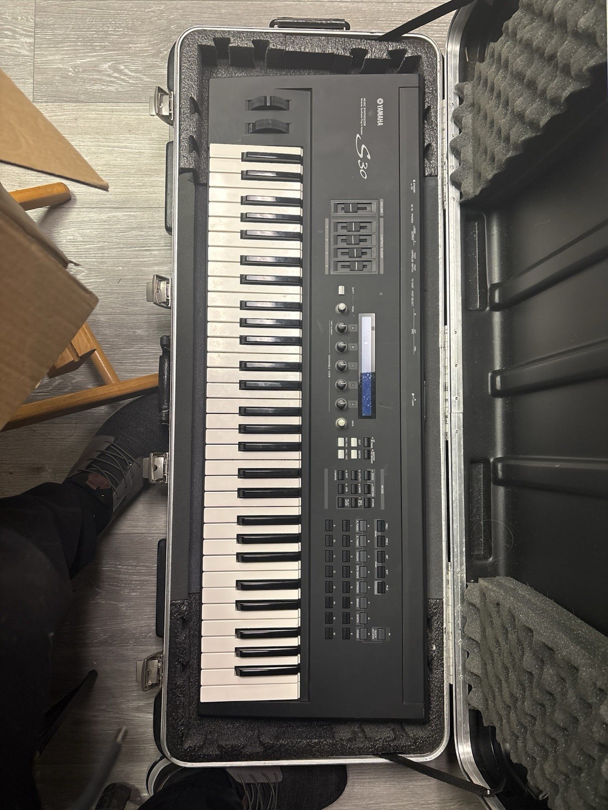 Yamaha S30 Synthesizer Keyboard Excellent Condition W/SKB Hard Case ATA