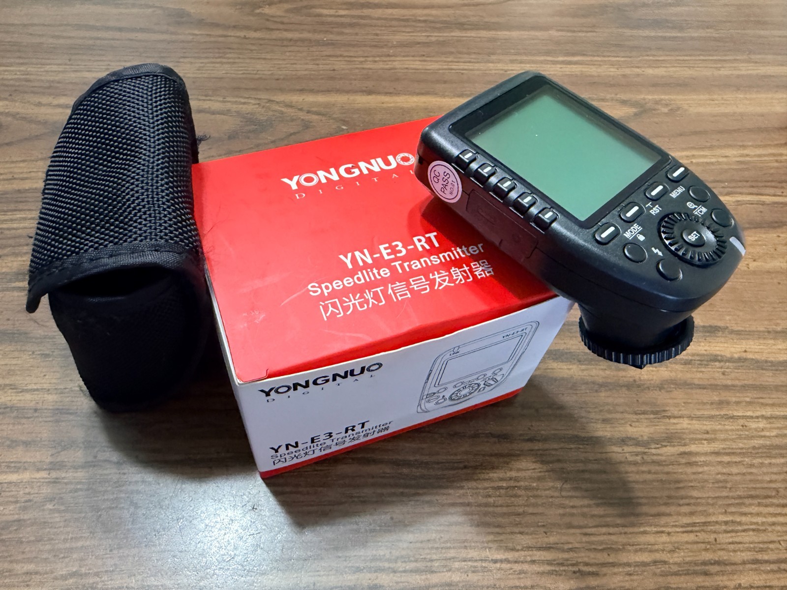 Yongnuo YN-E3-RT Speedlite Transmitter (for Canon) Excellent – With Box & Case