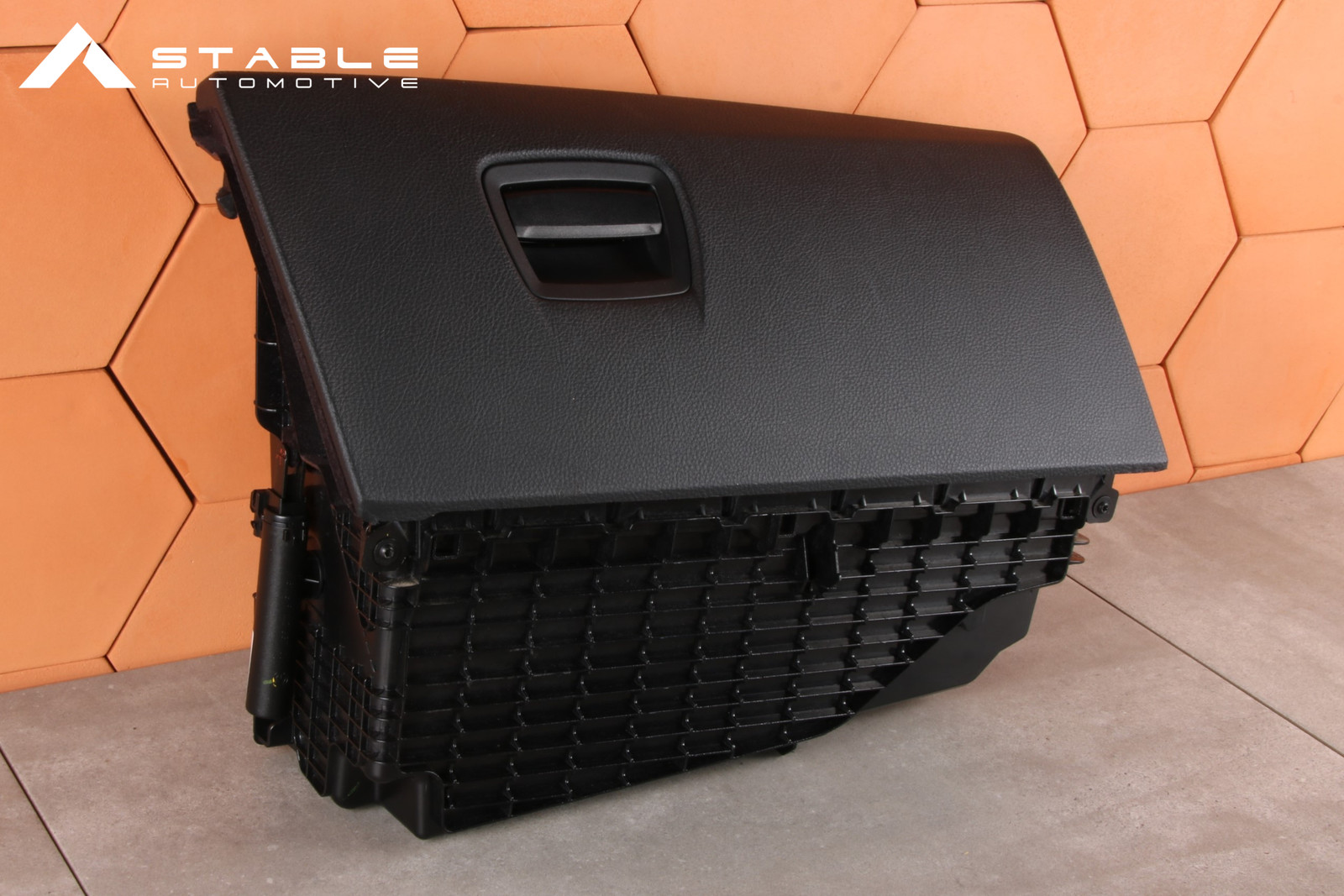 BMW 5' F10 F11 DASHBOARD STORAGE COMPARTMENT GLOVE BOX BLACK LHD 9205976