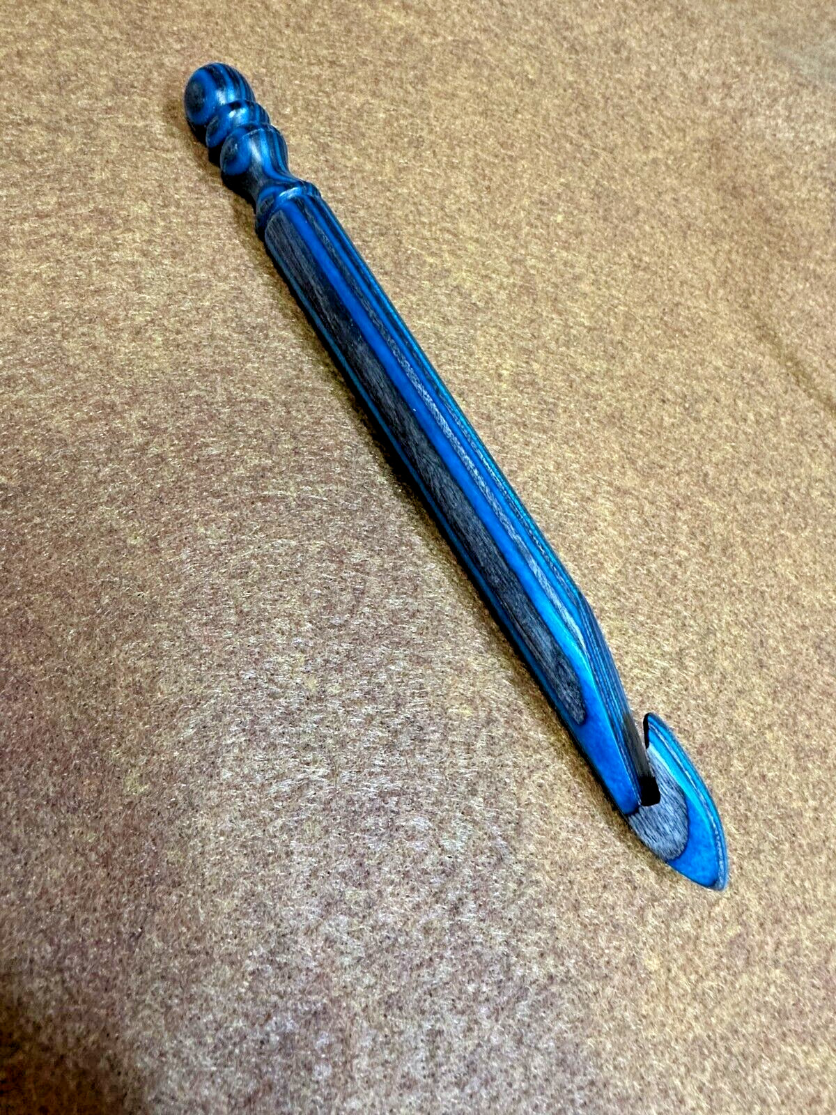 Hand carved Beautiful TURQUOISE & GRAY Large YARN  CROCHET HOOK  size Q