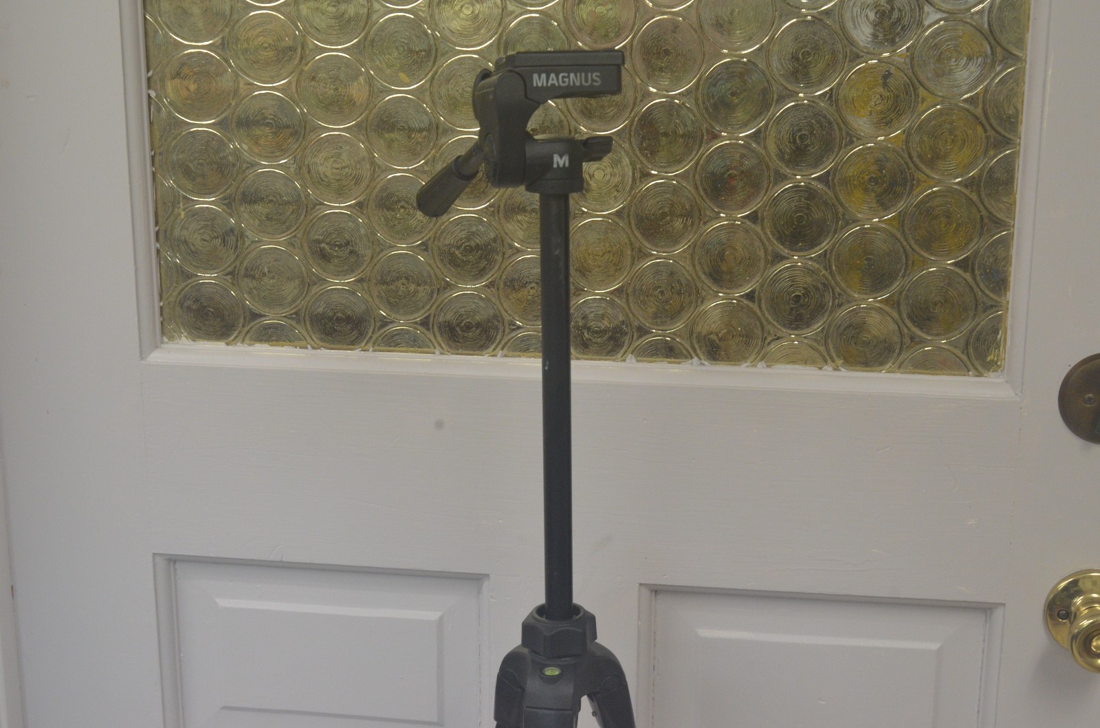 Magnus PV-3310 Tripod (4-A)