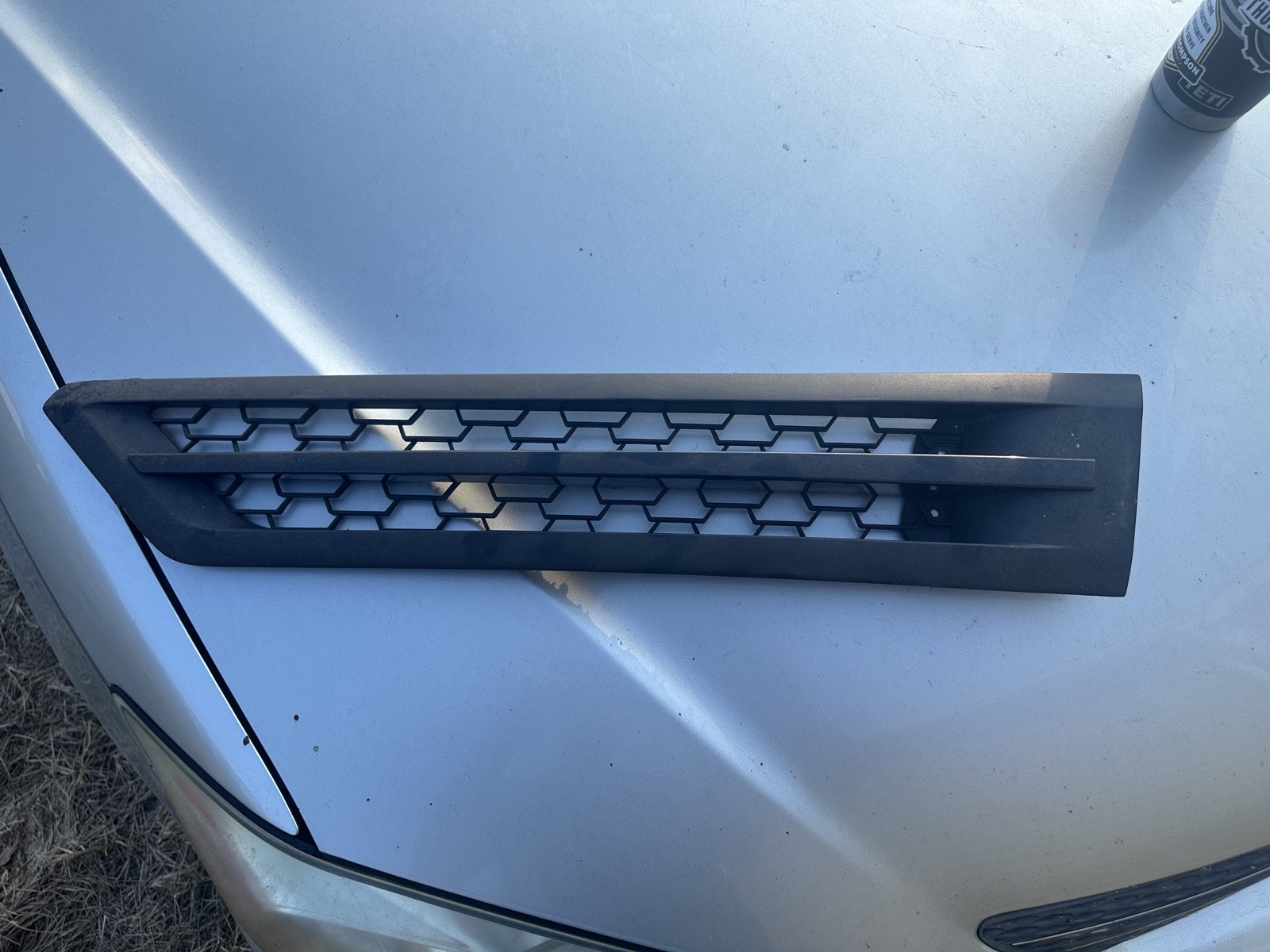 2018-24 FREIGHTLINER CASCADIA FRONT LEFT SIDE HOOD VENT GRILLE 17-21069-000 OEM