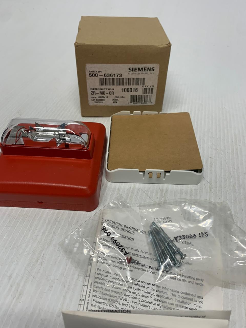 NEW SIEMENS 500-636173 Ceiling Mount Strobe FREE SHIPPING